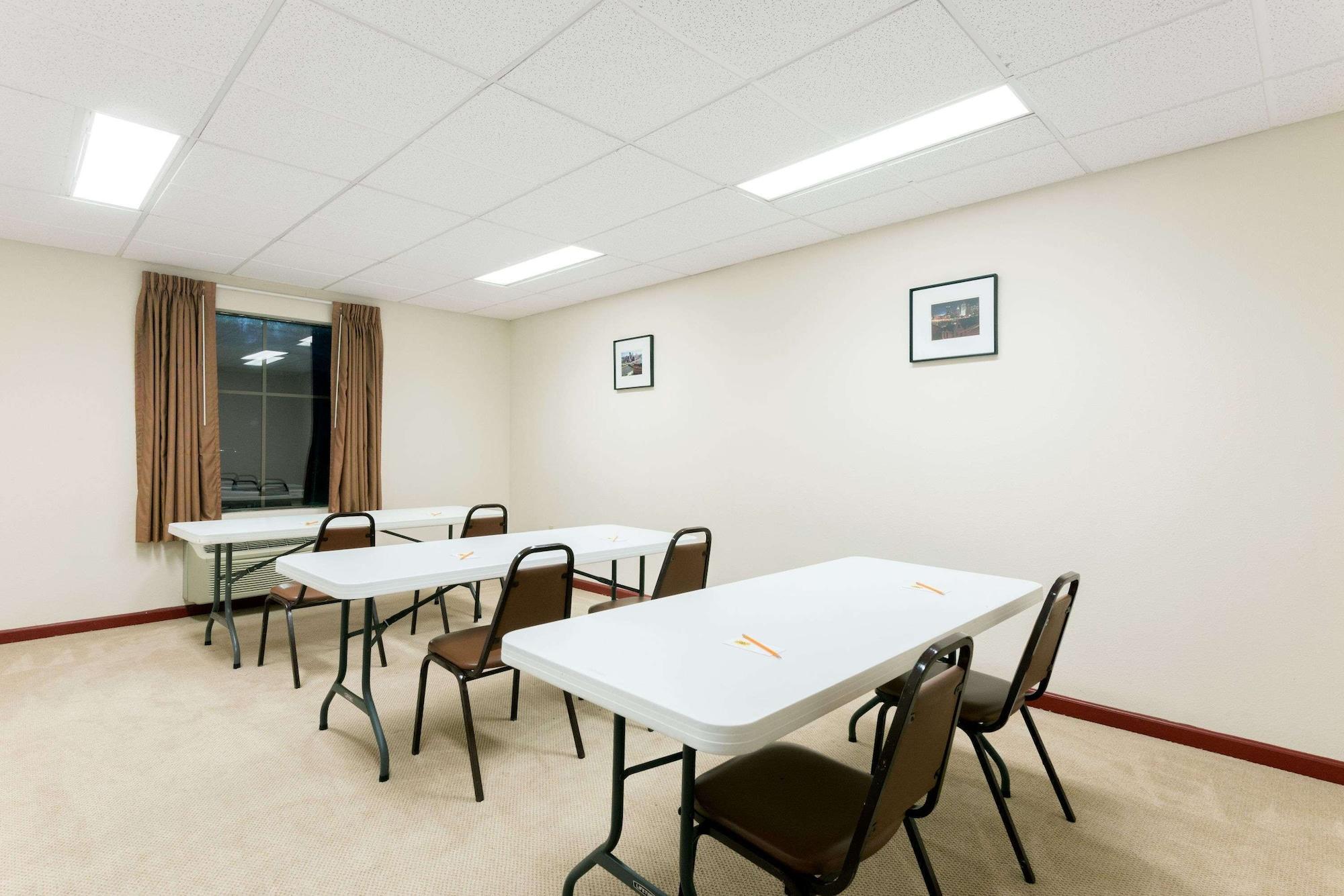 Sala de Reuniones Super 8 by Wyndham Beaver Falls