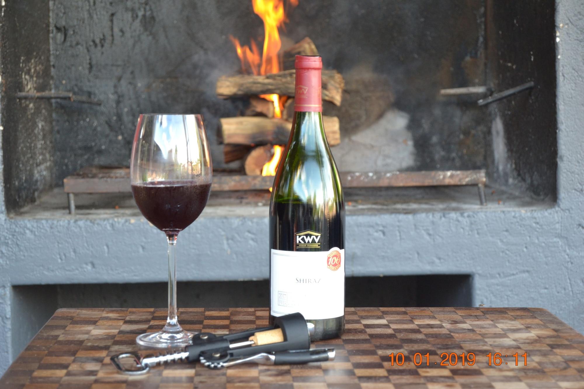 Bar/Salón Dara Guest House