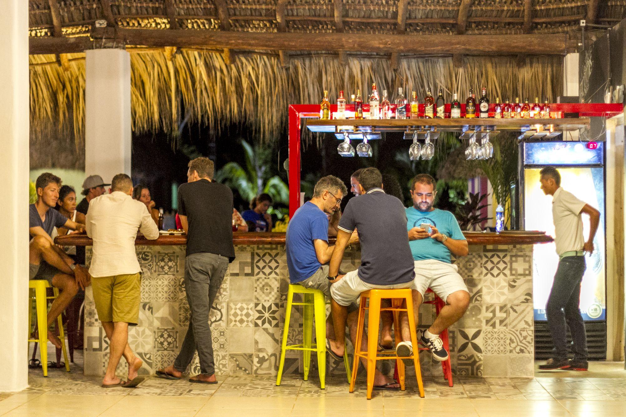 Bar/Salón Las Dunas Surf Resort - Hostel