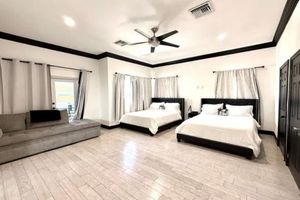 Alquiler Vacacional - Gated Modern 4-Bedroom Townhome in Nassau Bahamas.