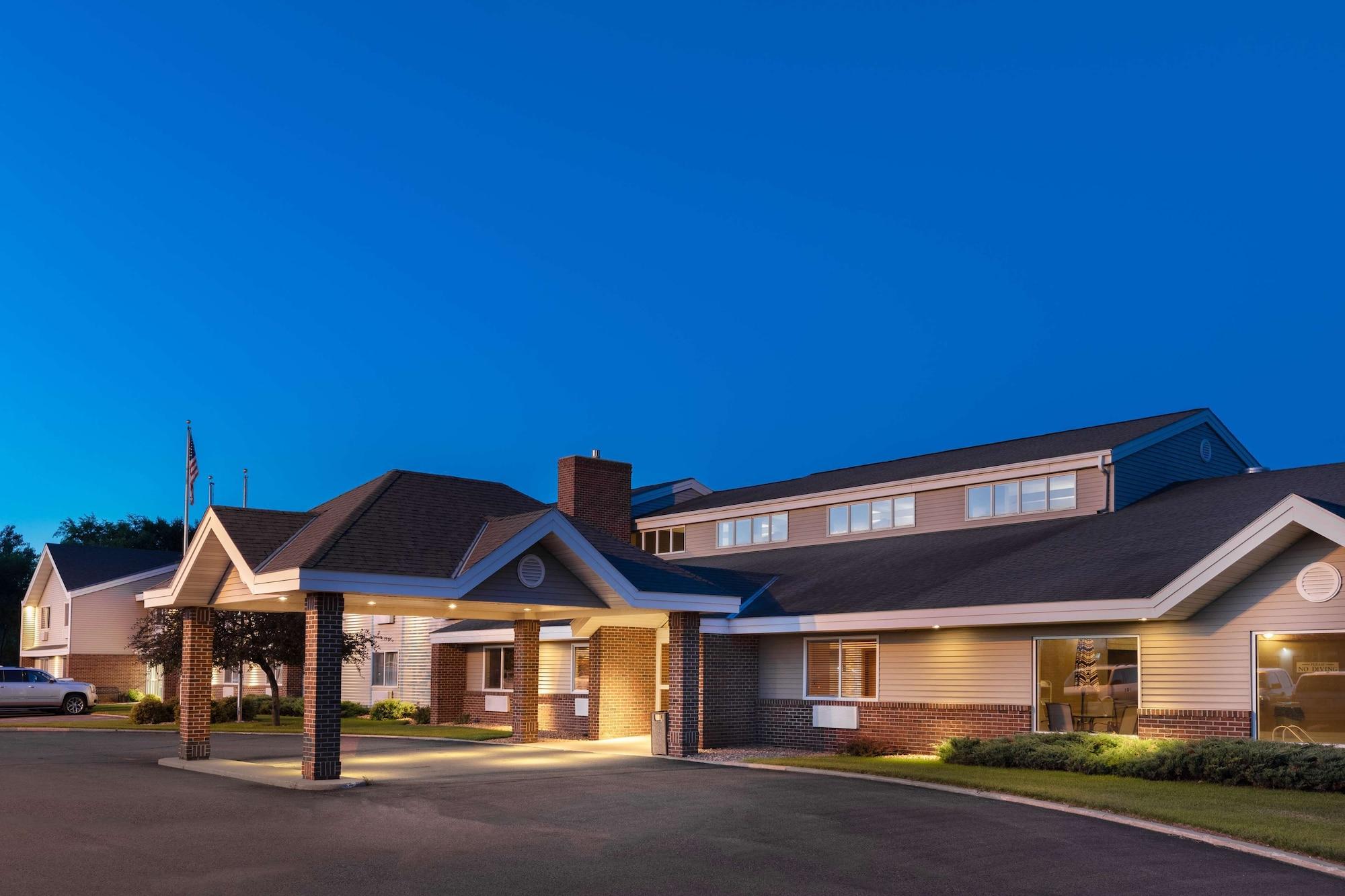 Vista Exterior SureStay Plus Hotel by Best Western Litchfield