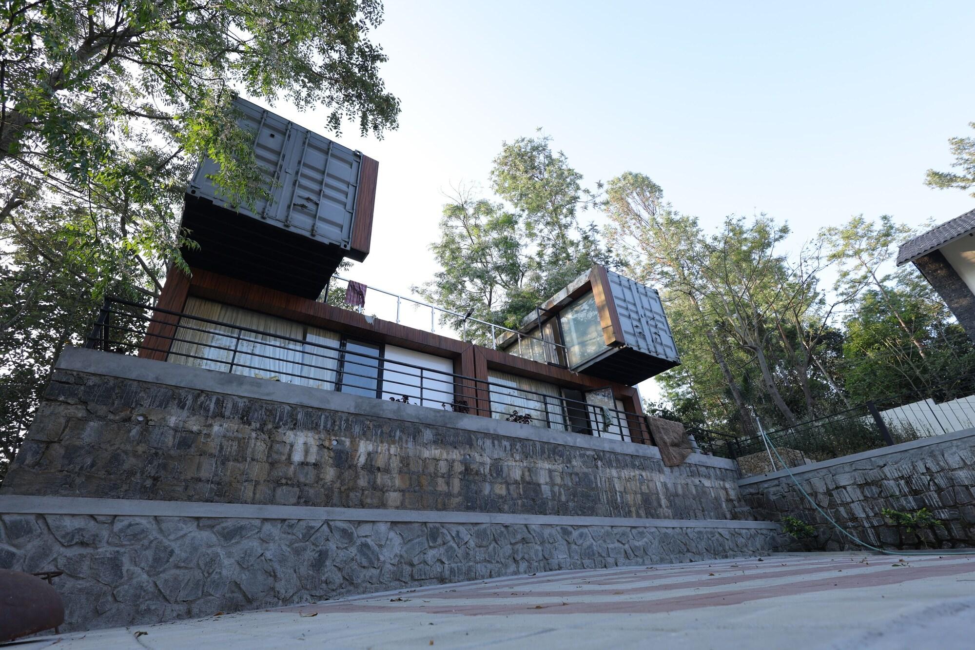 Varios Yercaud Yellow Lake Resorrt and spa