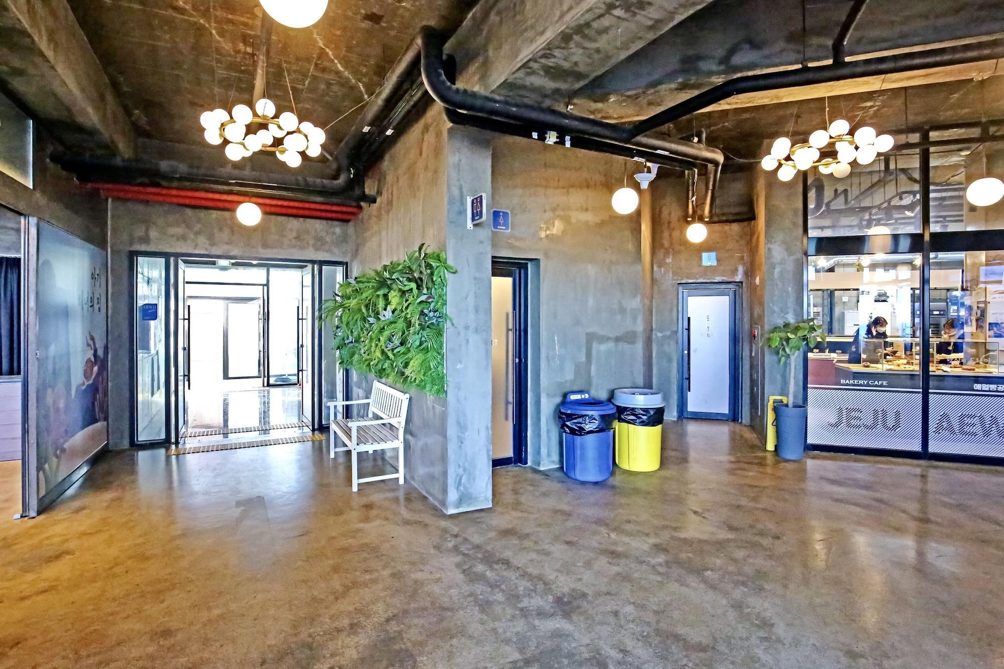 Restaurant Drama 2015