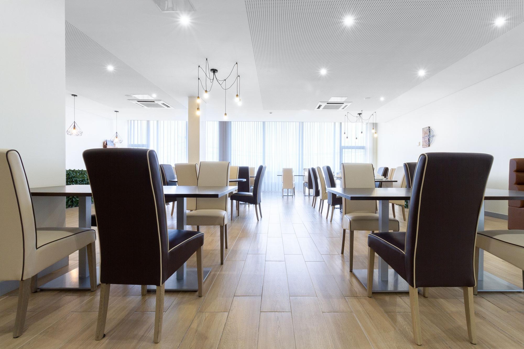 Restaurant In Gold Hotel & Spa