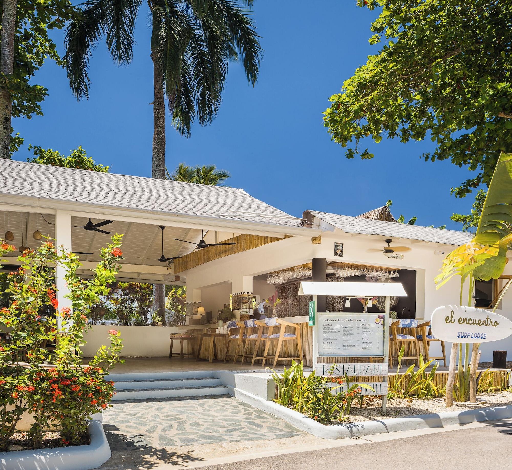 Vista Exterior El Encuentro Surf Lodge