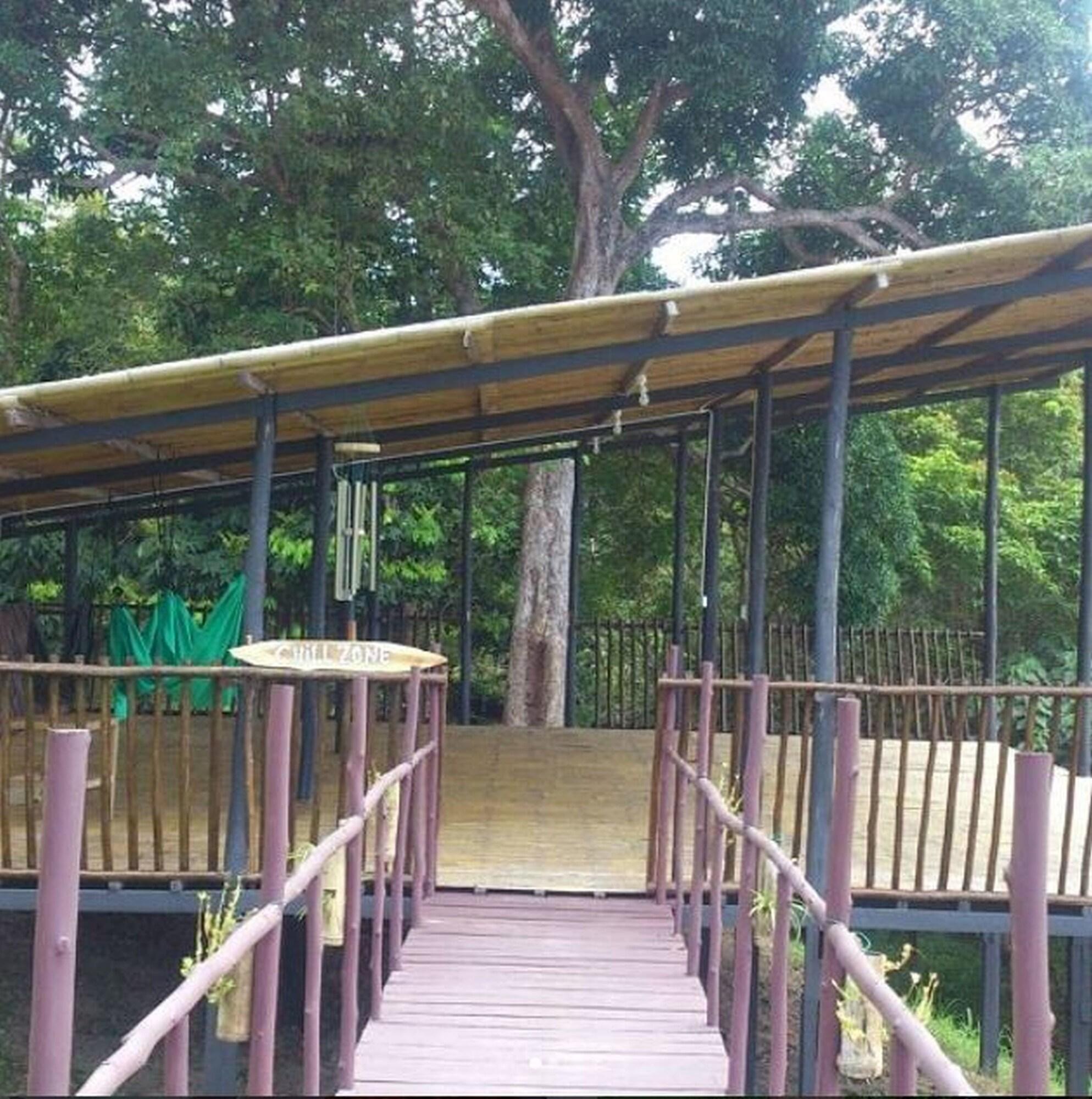 Instalaciones Recreativas 9 Huts on a Hill