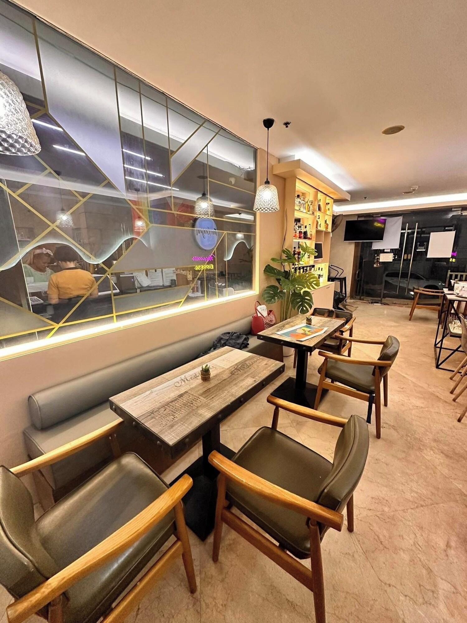 Restaurant Regency Grand Suites