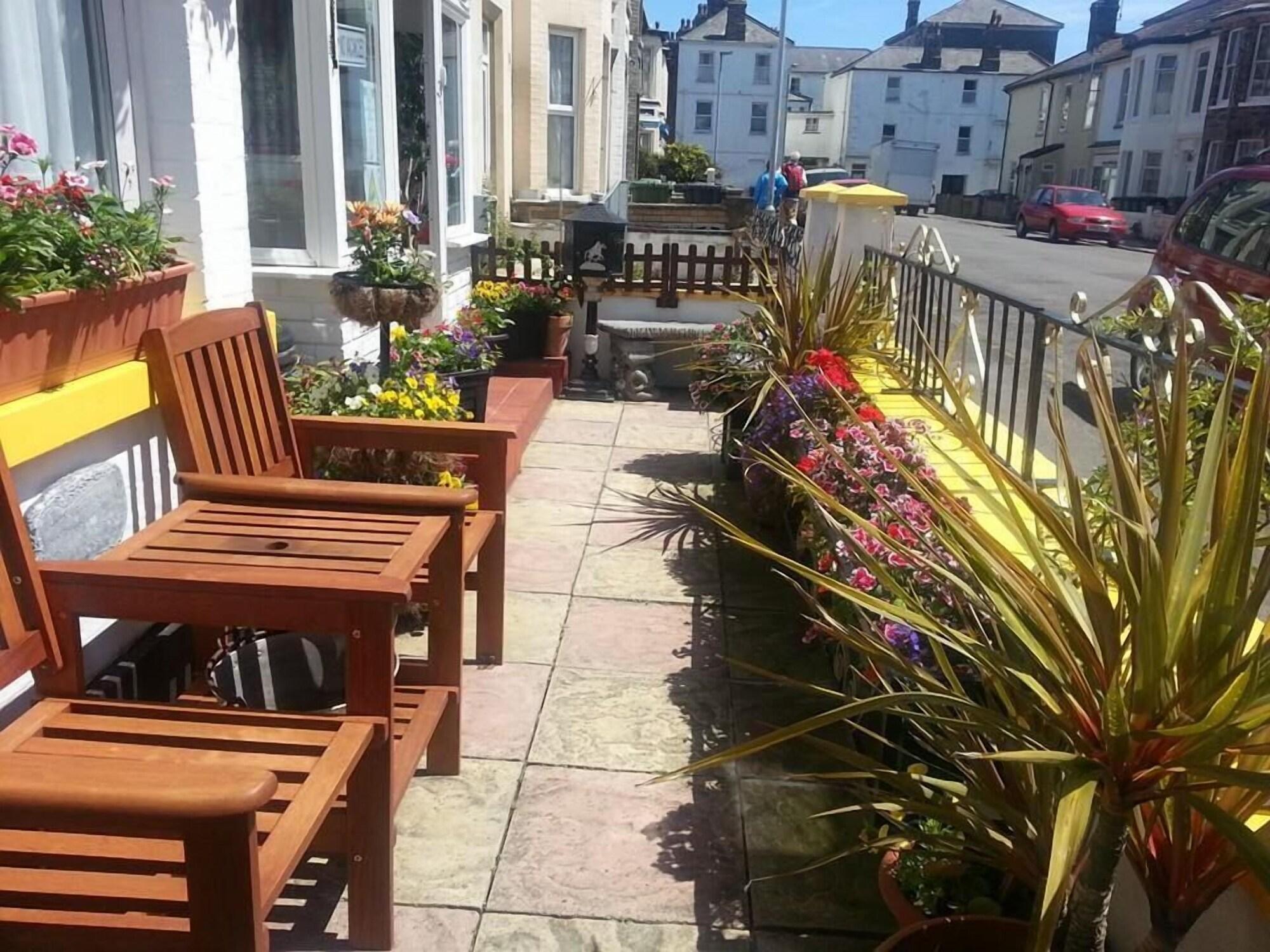 Varios Sunnyside Hotel