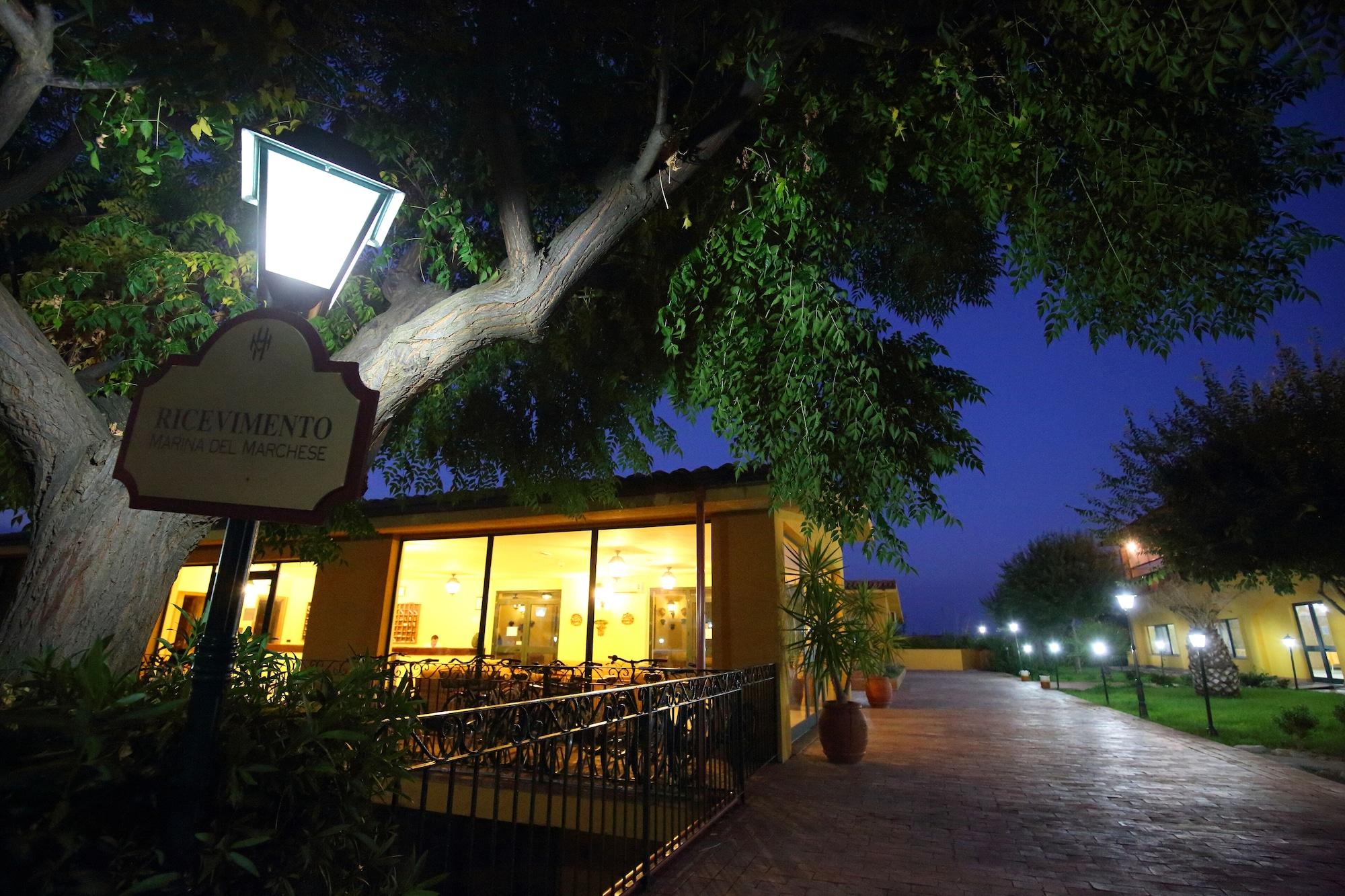 Vista Exterior Marina del Marchese Beach Resort