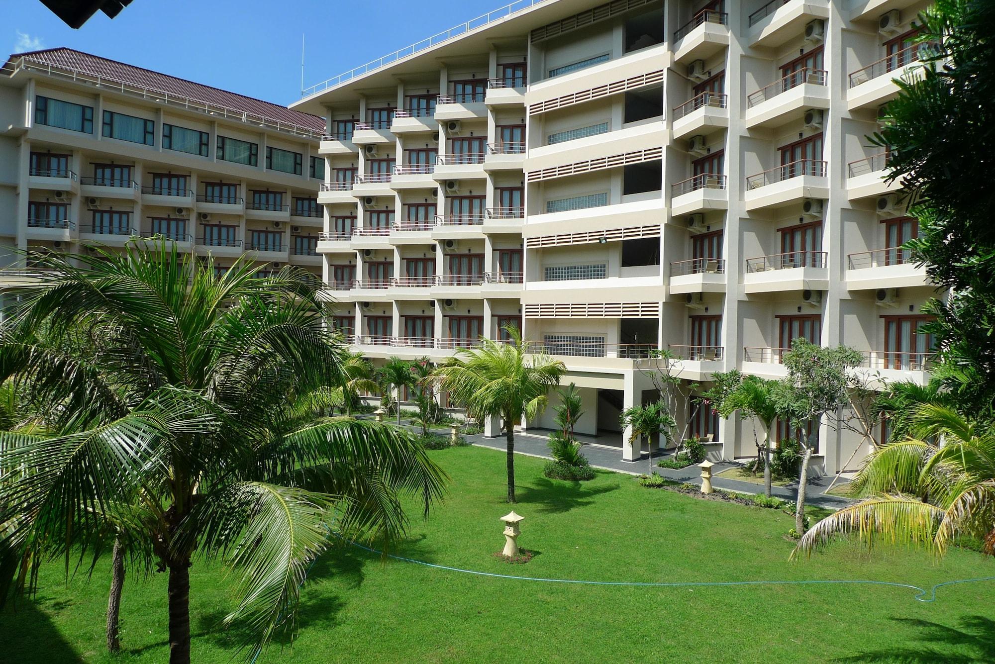 Vista Exterior Lombok Raya Hotel