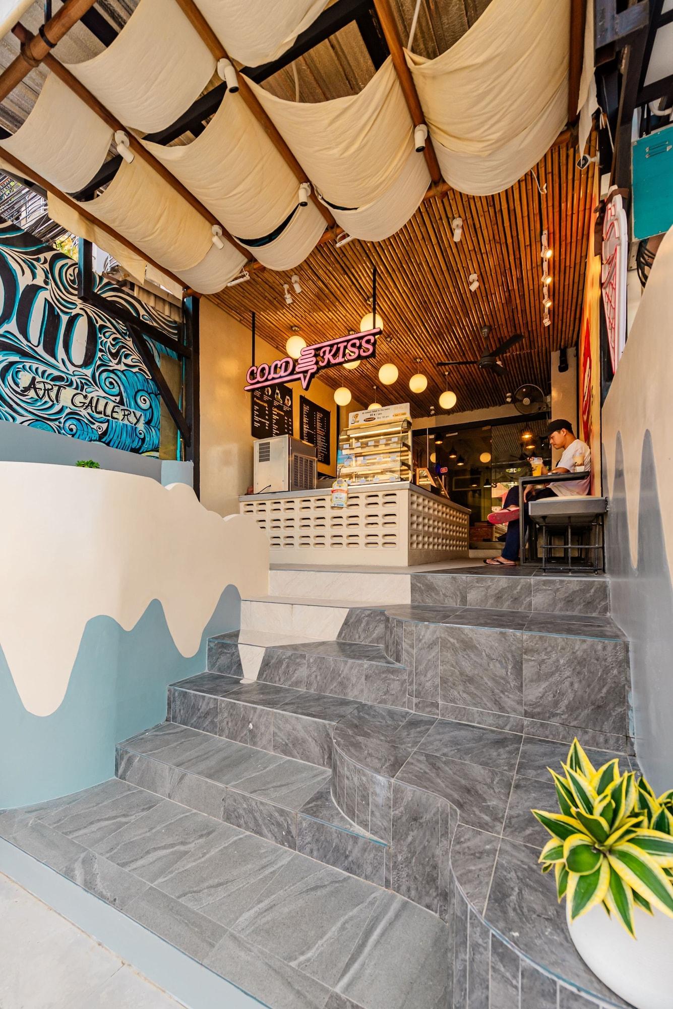 Vista Lobby Sleeper Hostel
