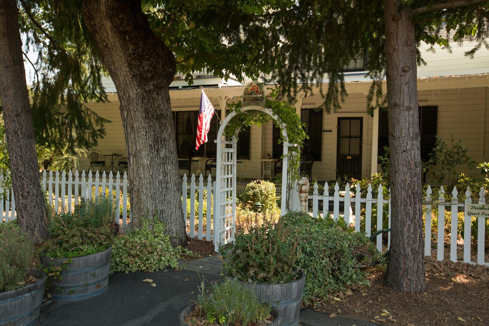 Vista Lobby Dunbar House Inn and Event Property