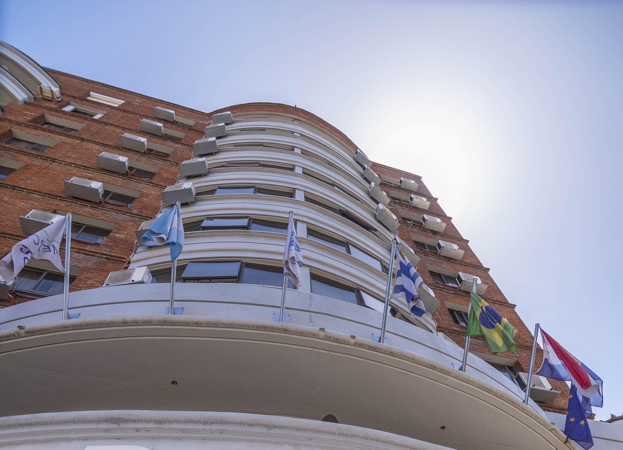 Vista Exterior ALFA SUITES