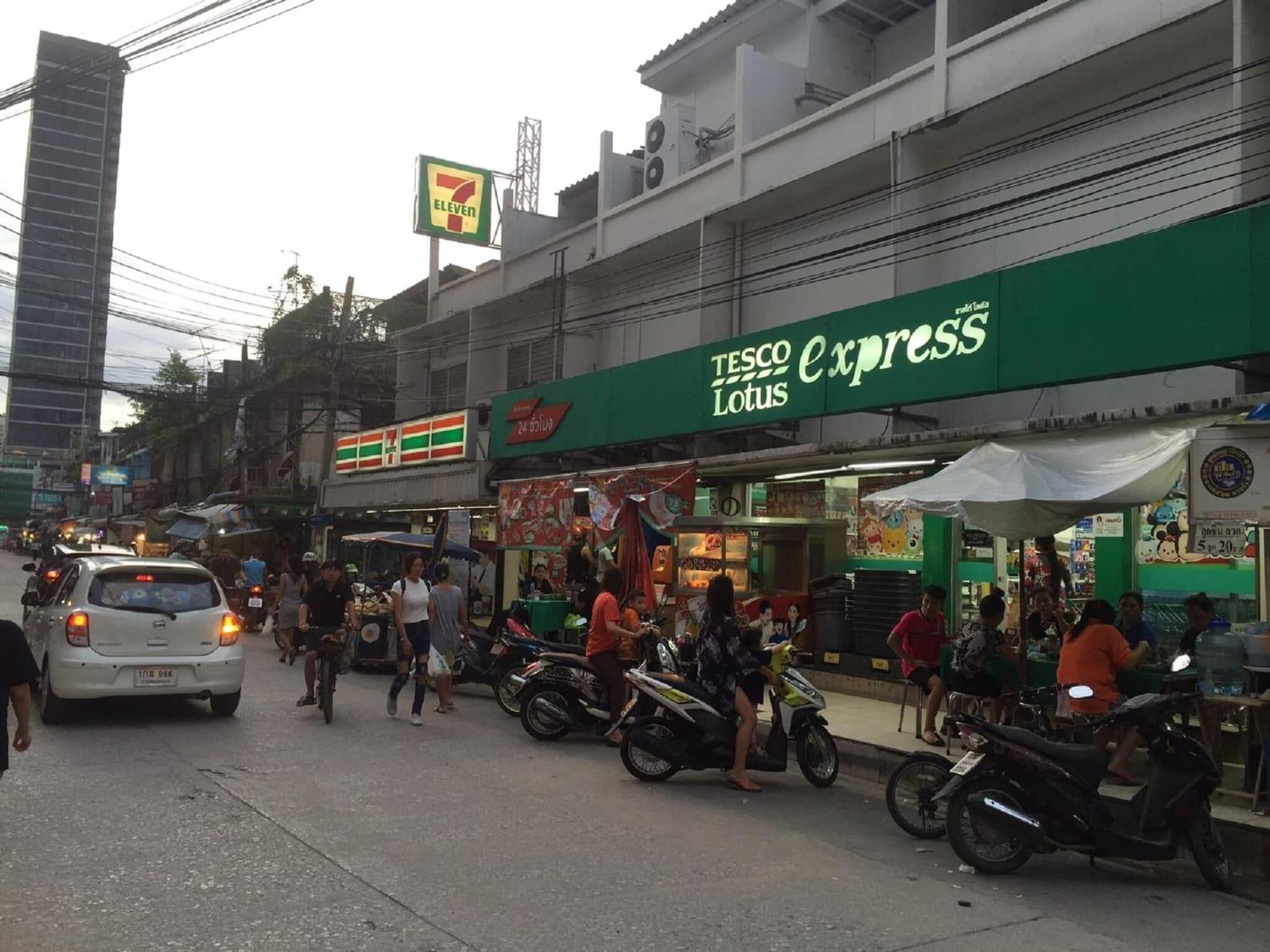 Vista Exterior Backpack Station - Hostel