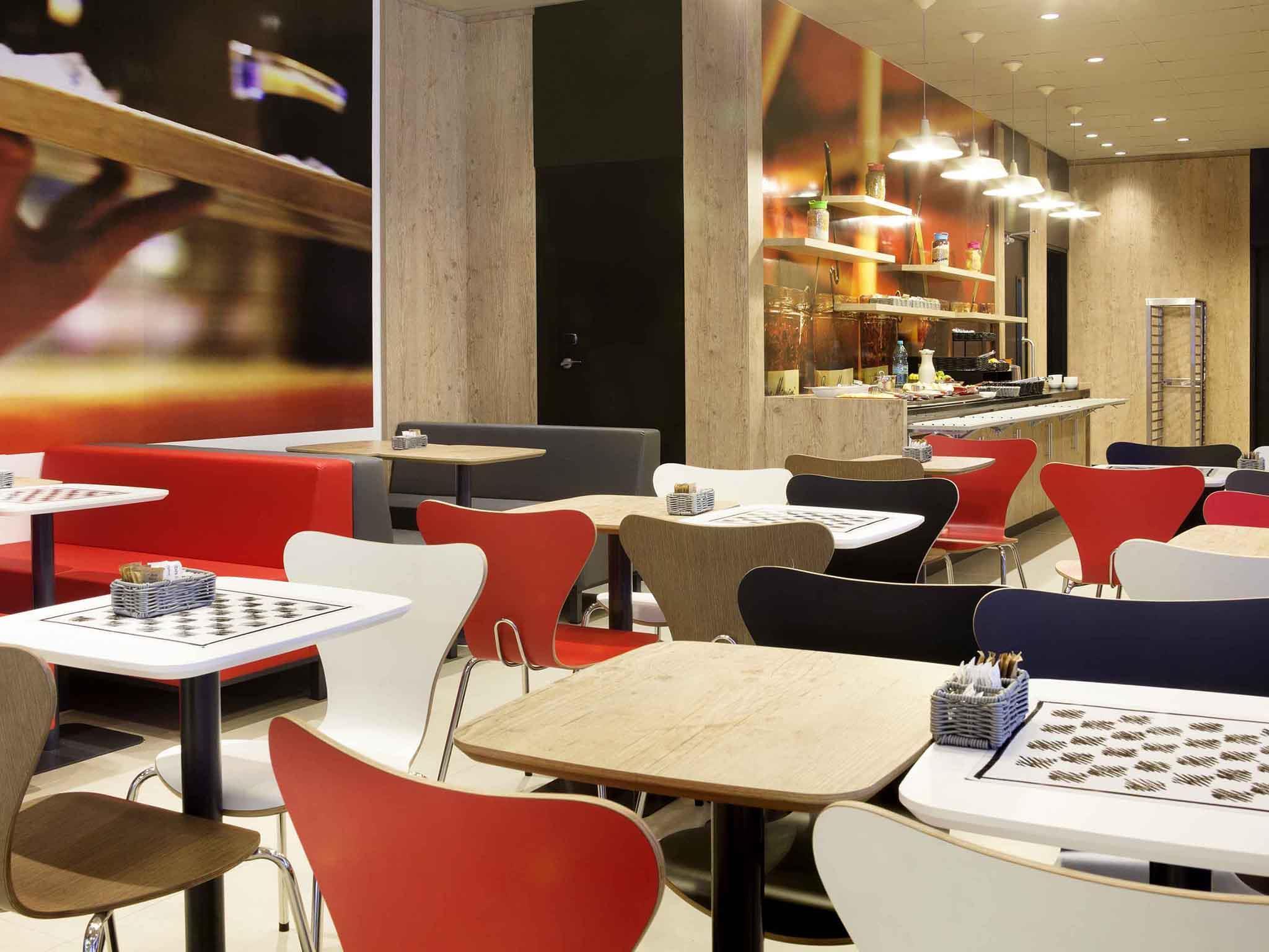 Bar/Salón Ibis Paranagua