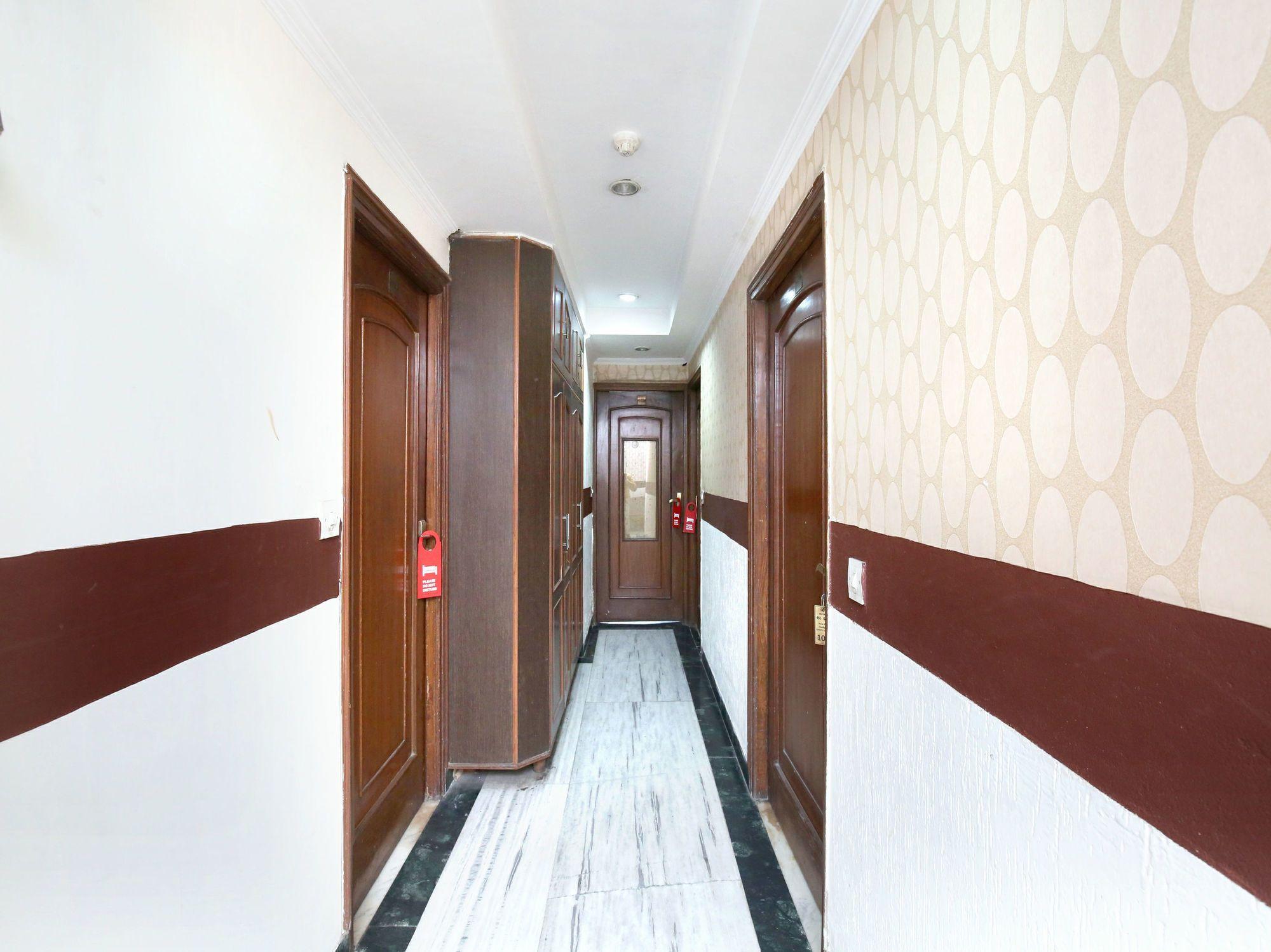 Varios OYO 11371 Hotel M&V