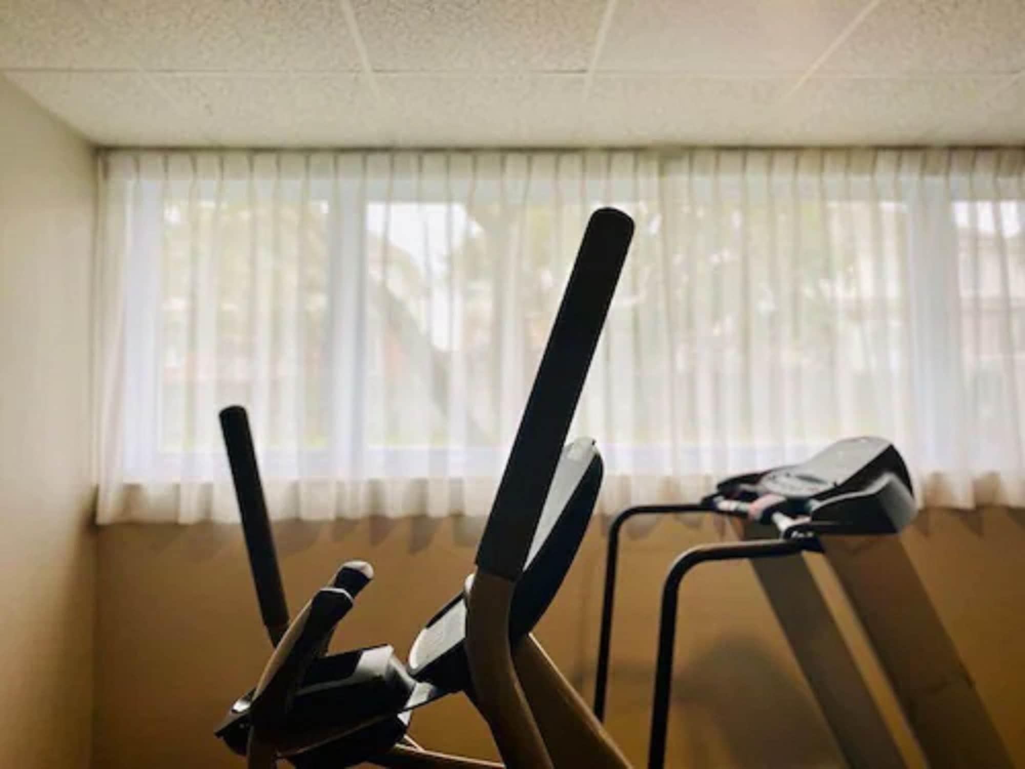 Gimnasio Adam's Airport Inn