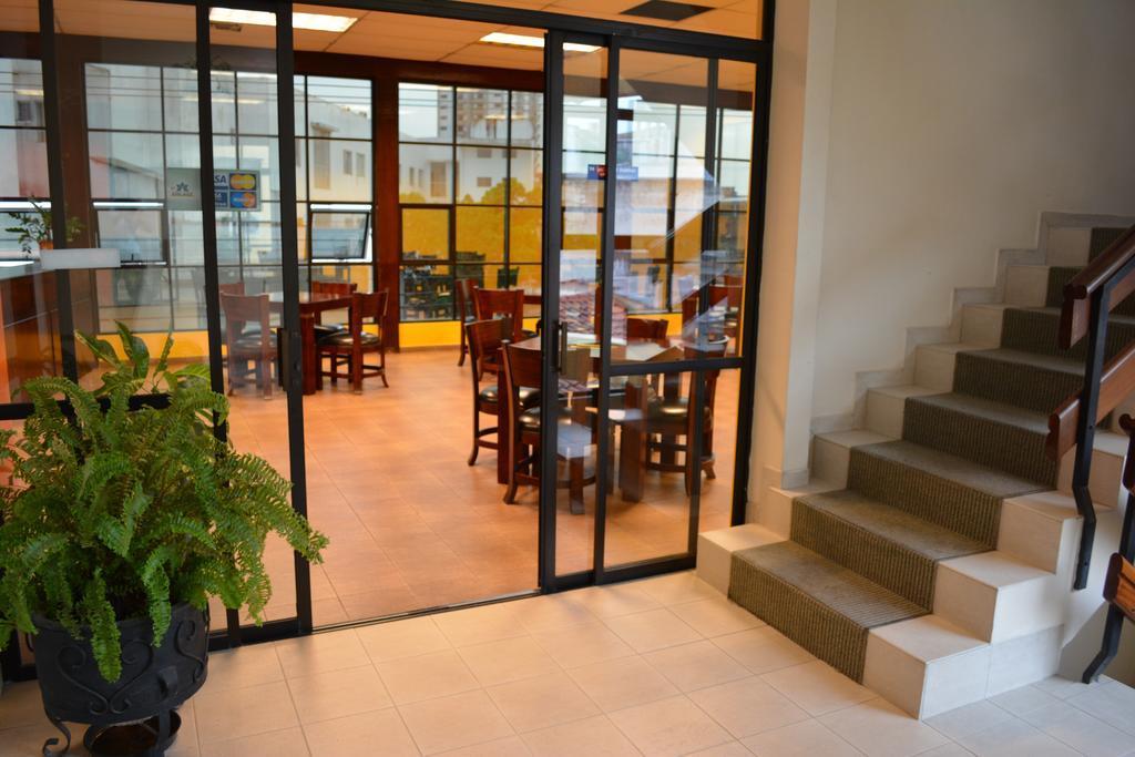 Vista Lobby Hotel California