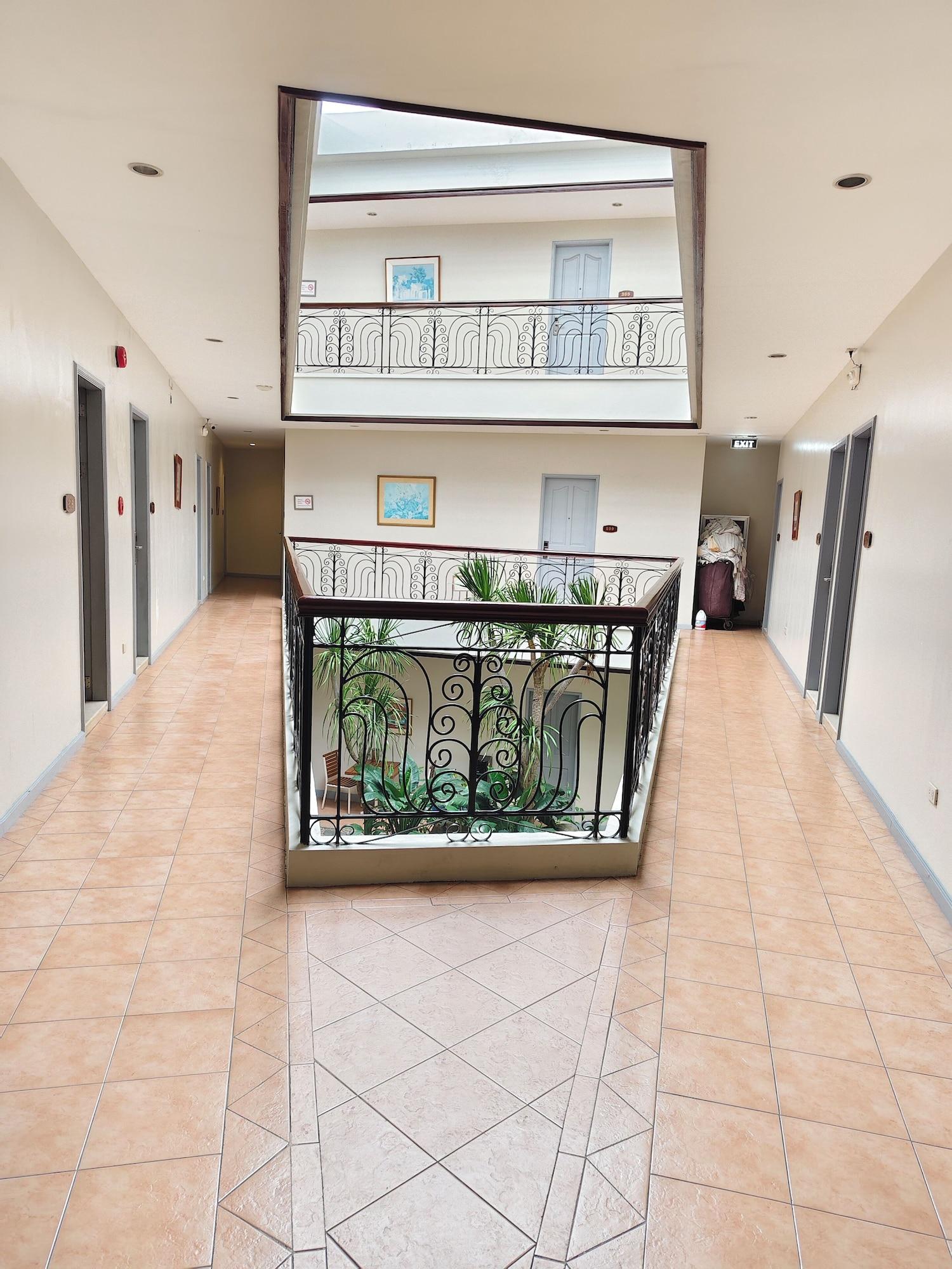 Varios Casa Leticia Business Inn