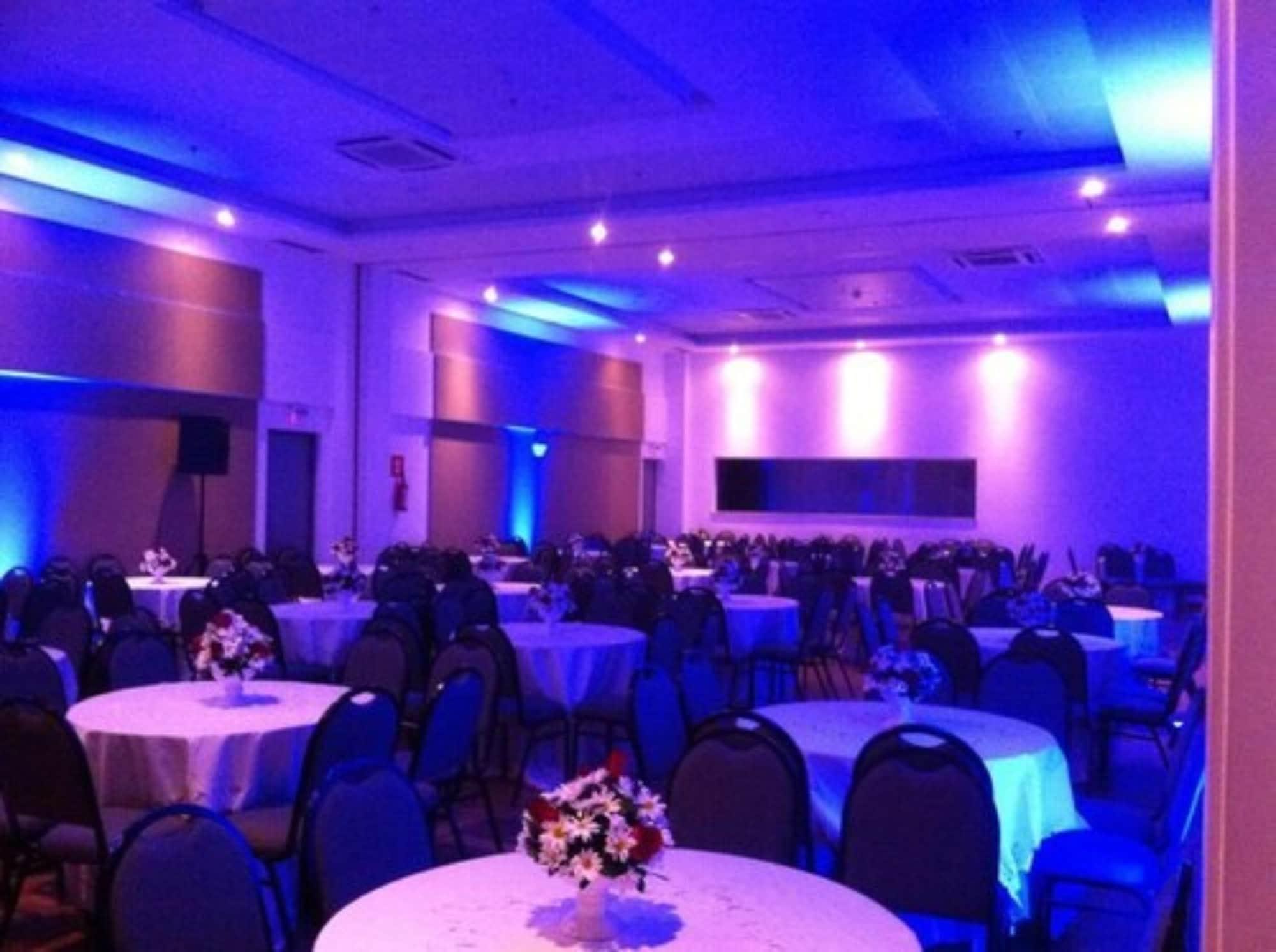 Salón de Baile Ibis Feira De Santana