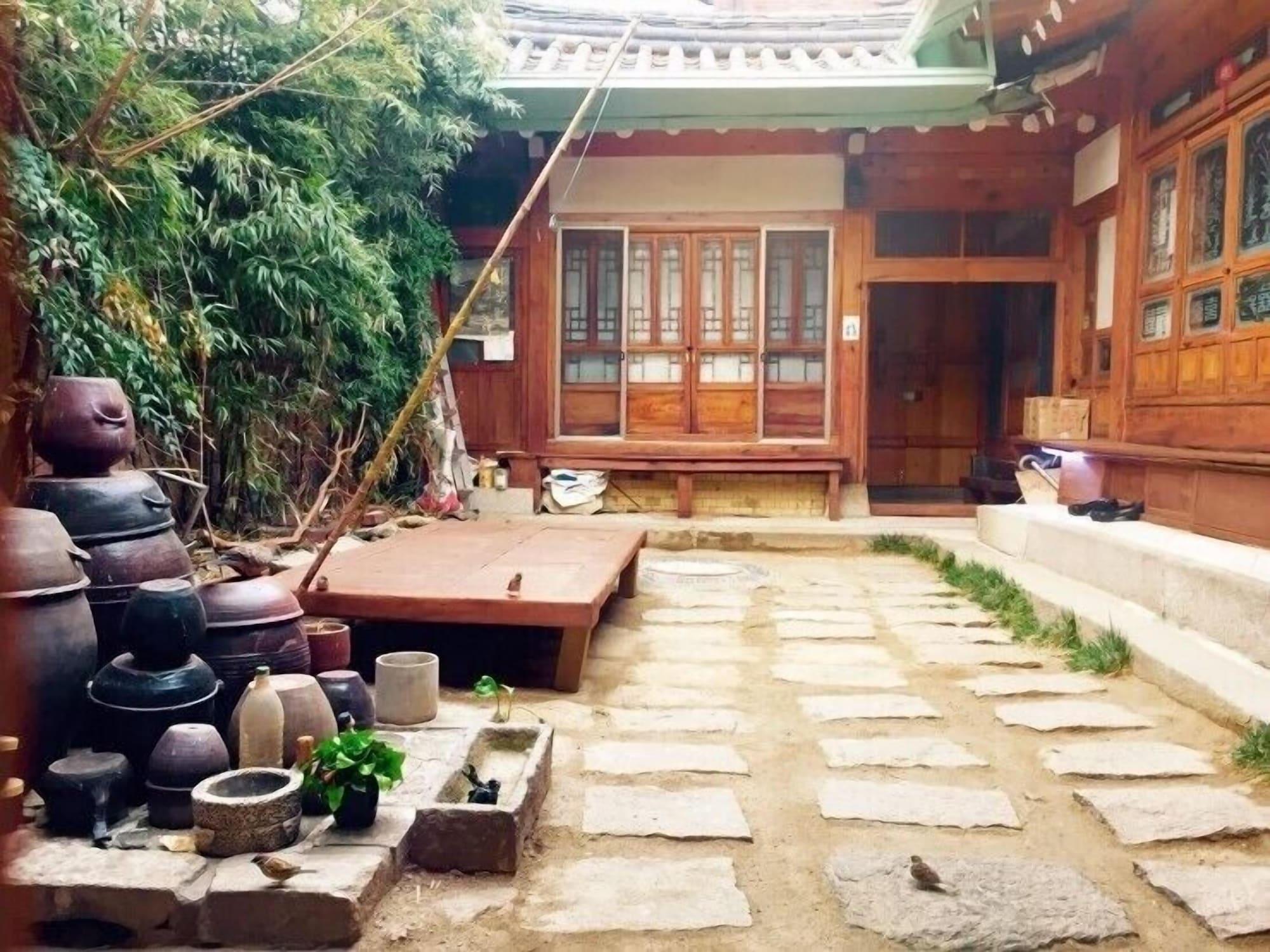 Varios Gongsimga Hanok Guesthouse