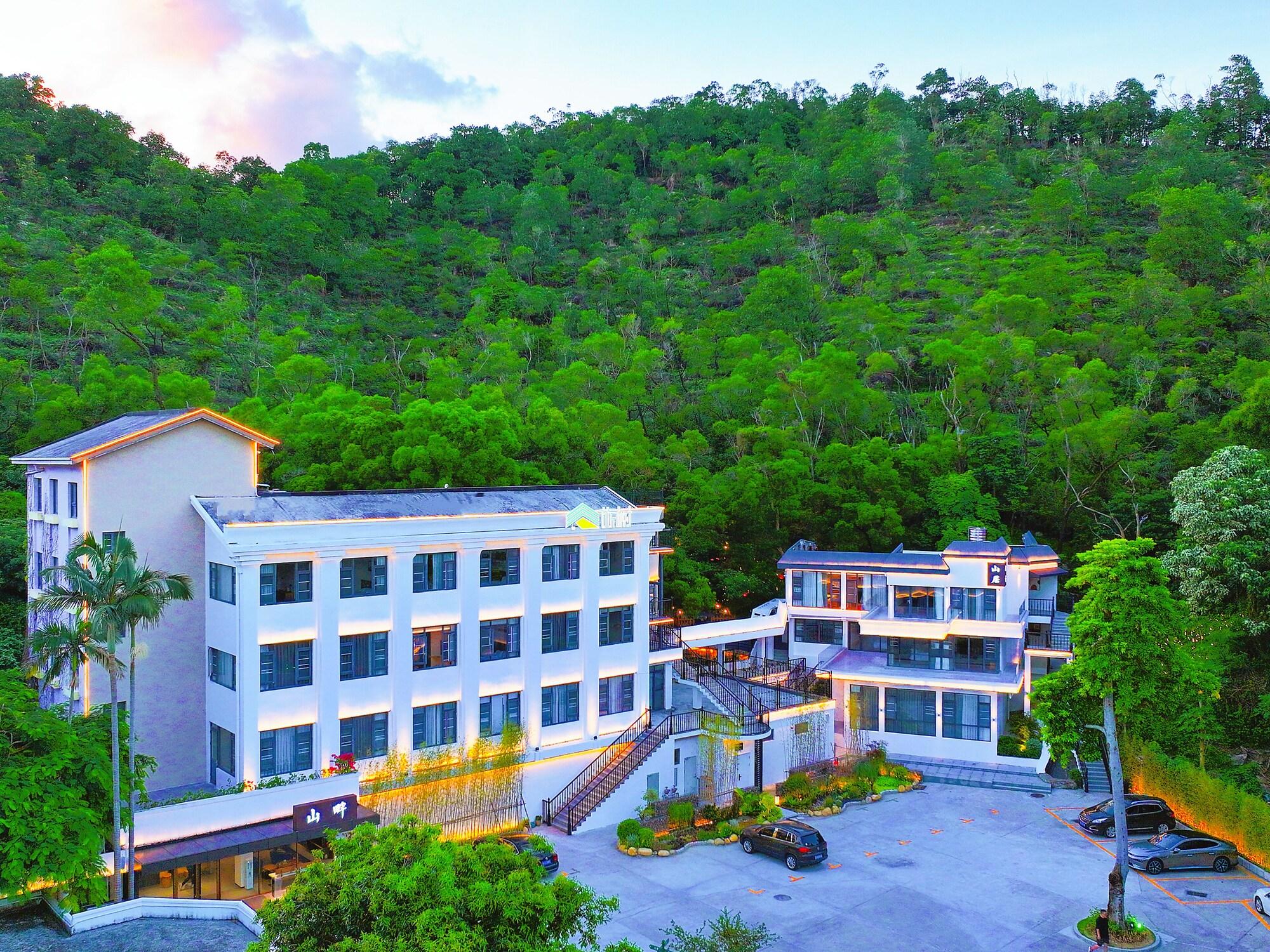 Varios TRAVEL TREE INN