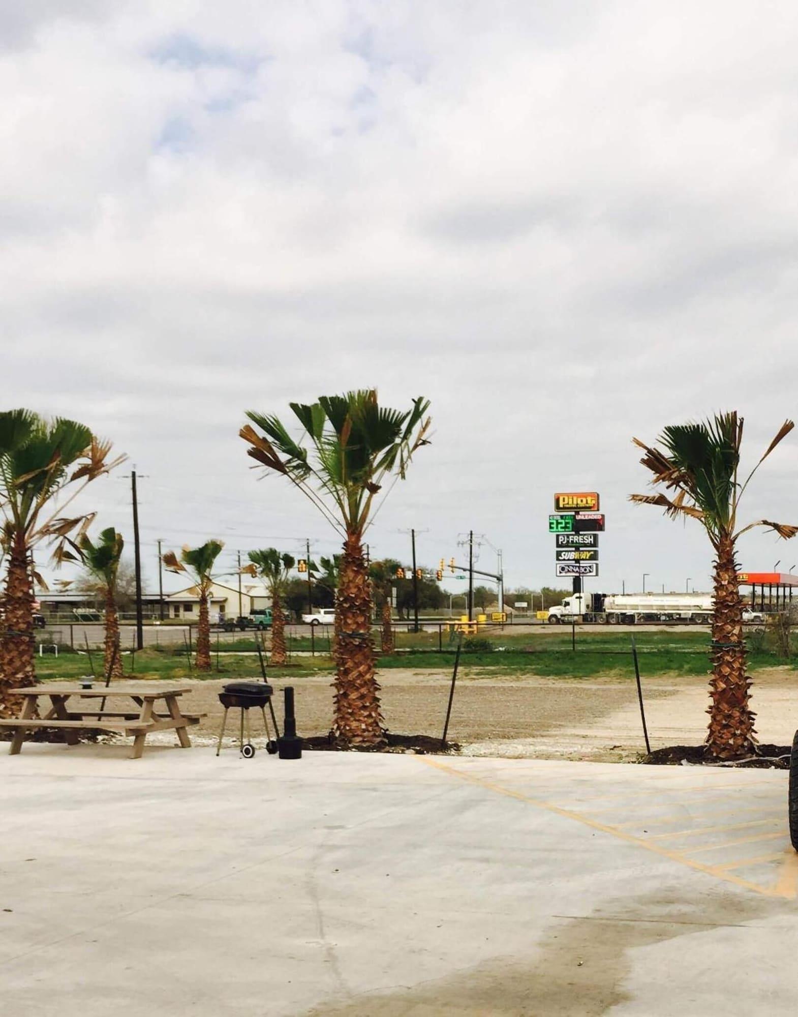 Playa Texan Inn and Suites Tilden