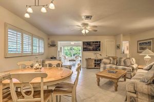 Alquiler Vacacional - Spacious Naples Home < 1 Mi to Vanderbilt Beach!