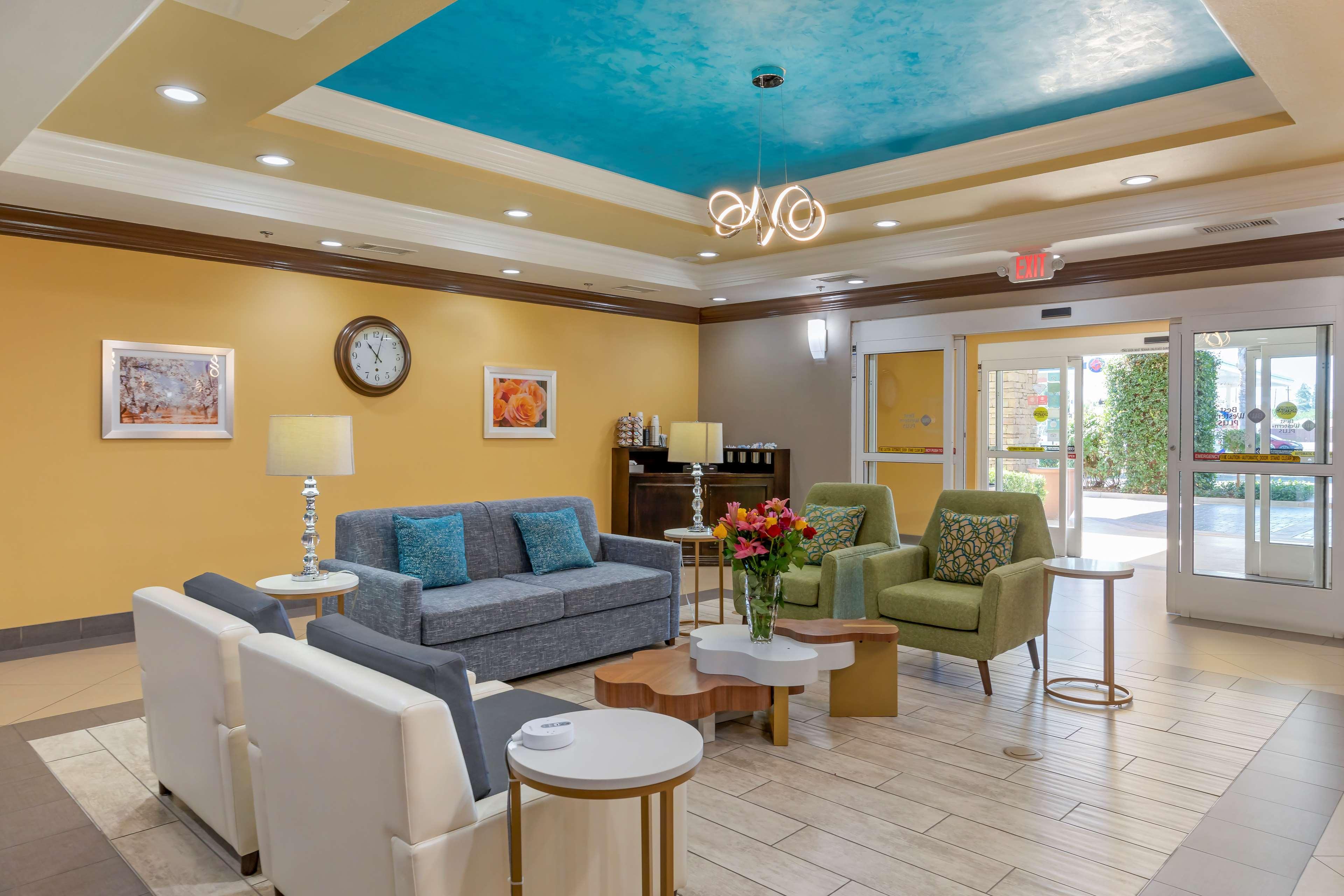 Vista Lobby Best Western Plus Wasco Inn & Suites