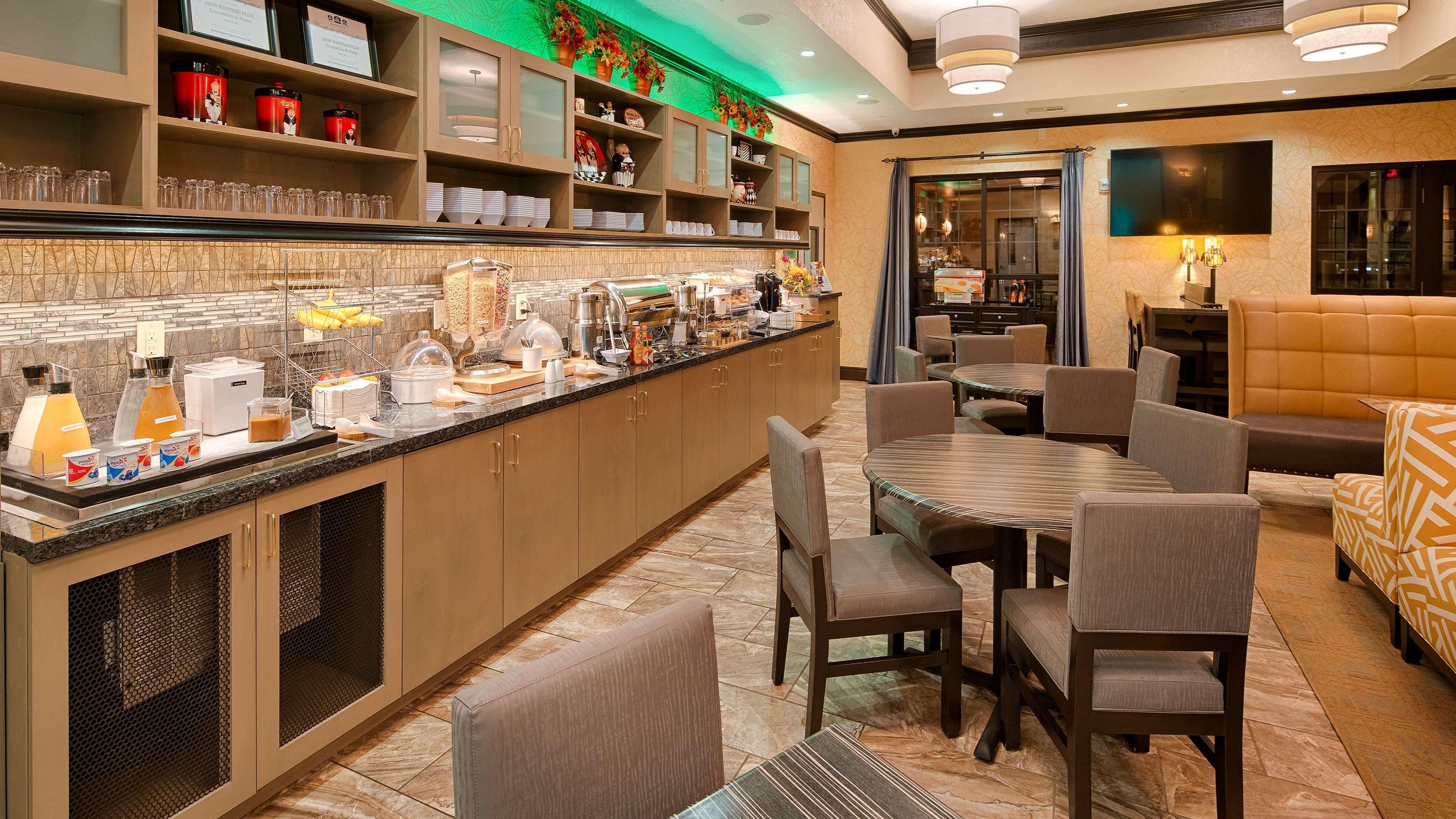 Restaurant Best Western Plus Emerald Inn & Suites