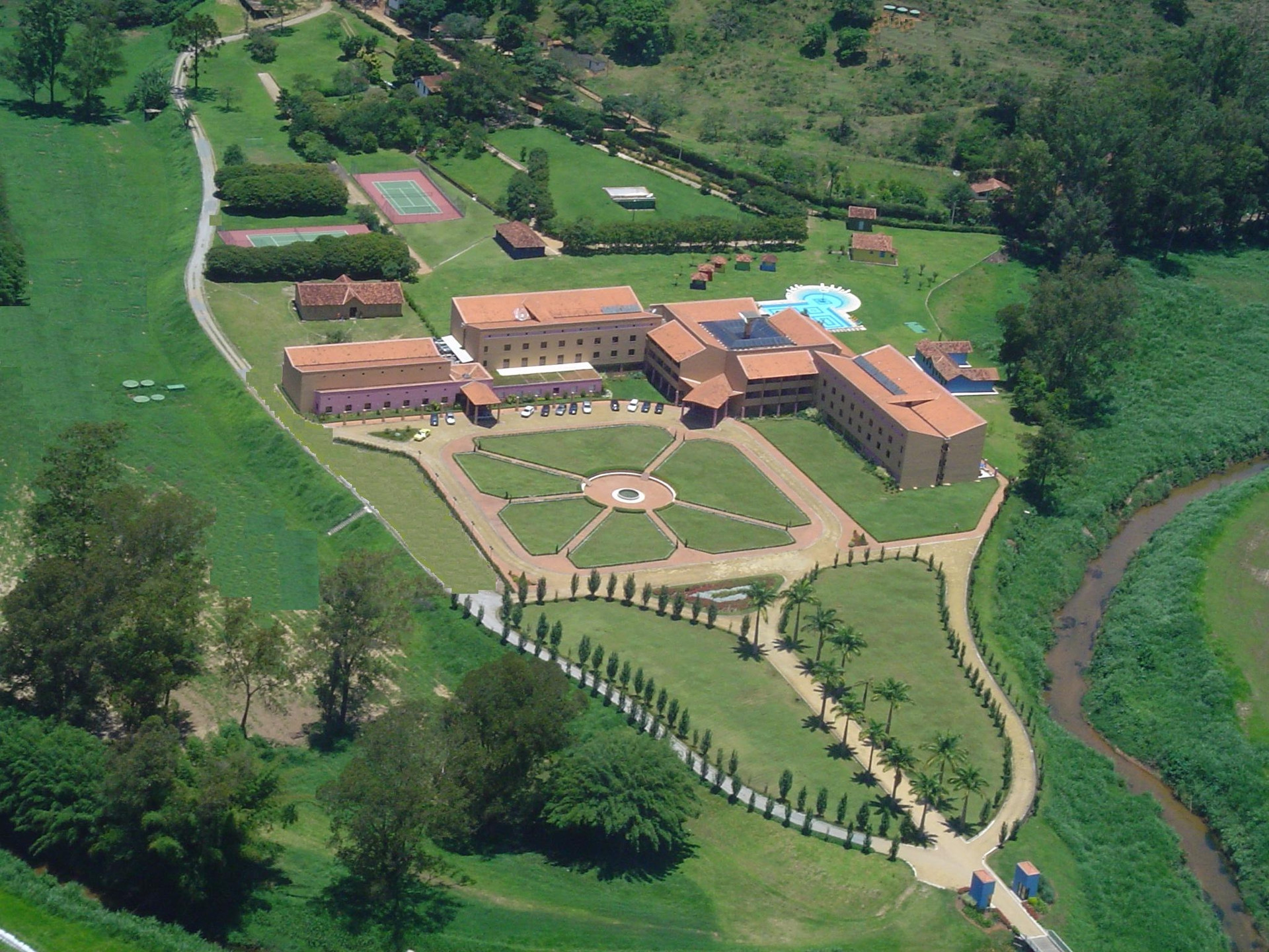 Varios Hotel Vale Real