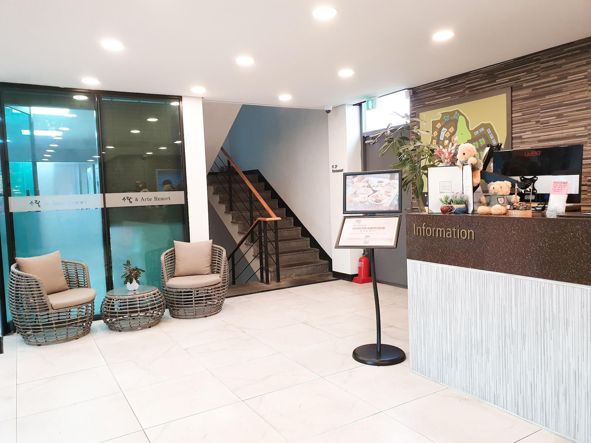 Vista Lobby Pool & Villa Sorang