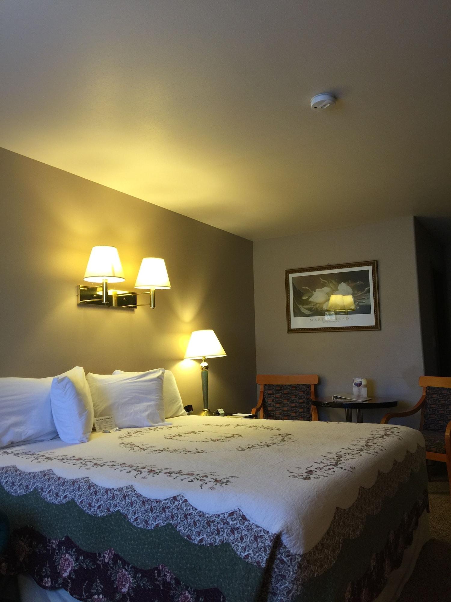 Varios Whispering Sands Motel