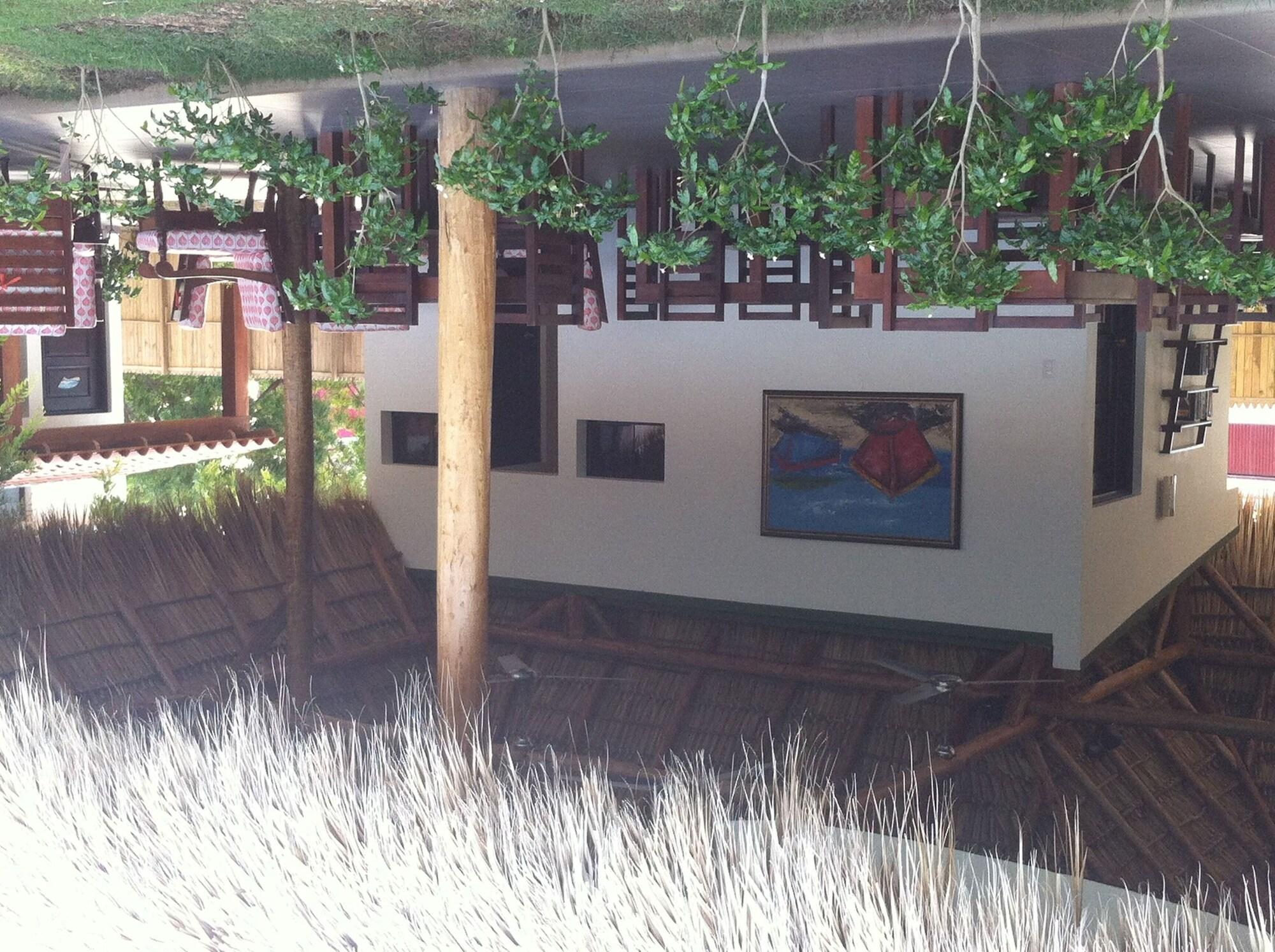 Restaurant Machele' s Place Beachside Hotel & Pool