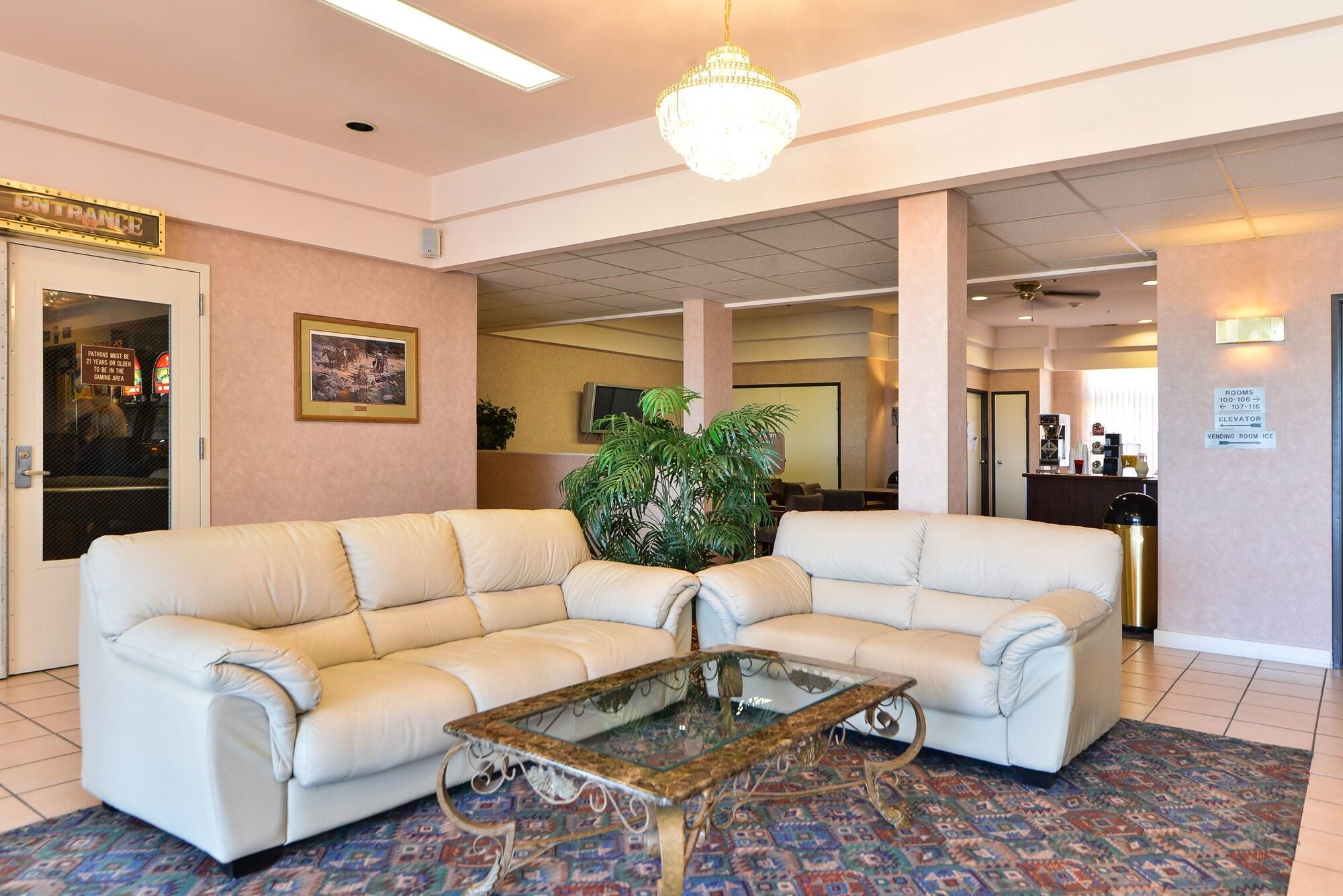 Vista Lobby Econo Lodge Inn & Suites