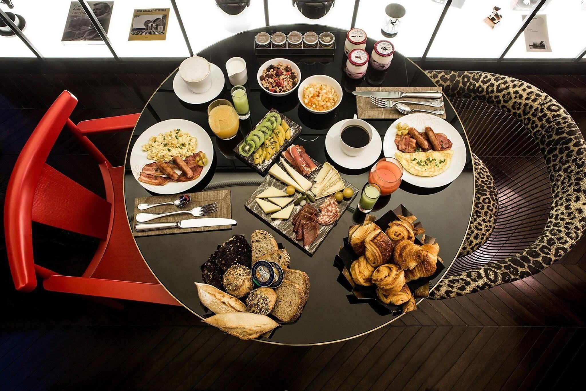 Restaurant Htl du Rond-Point des Champs-Esprit de France