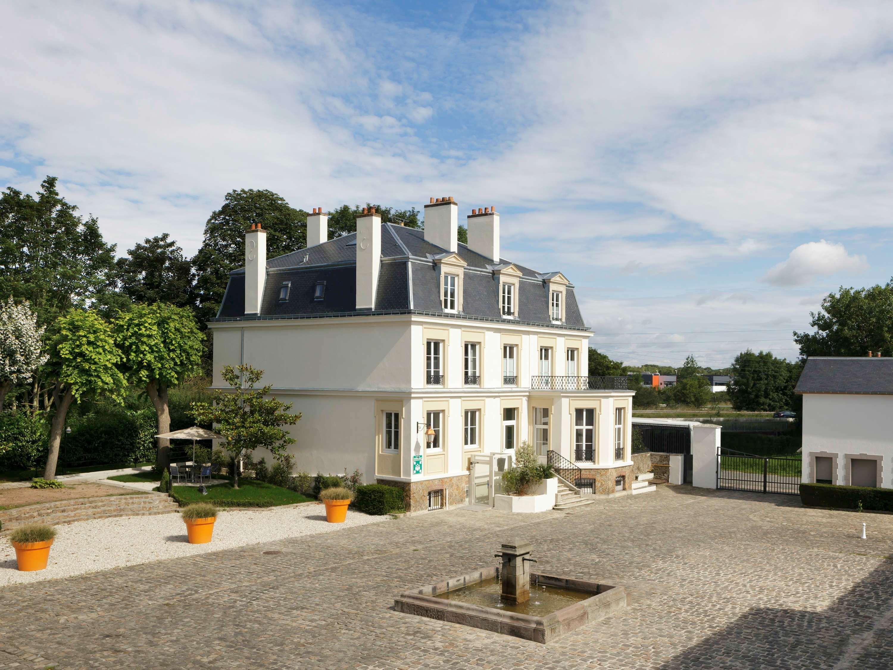 Vista Exterior Novotel Paris Saclay