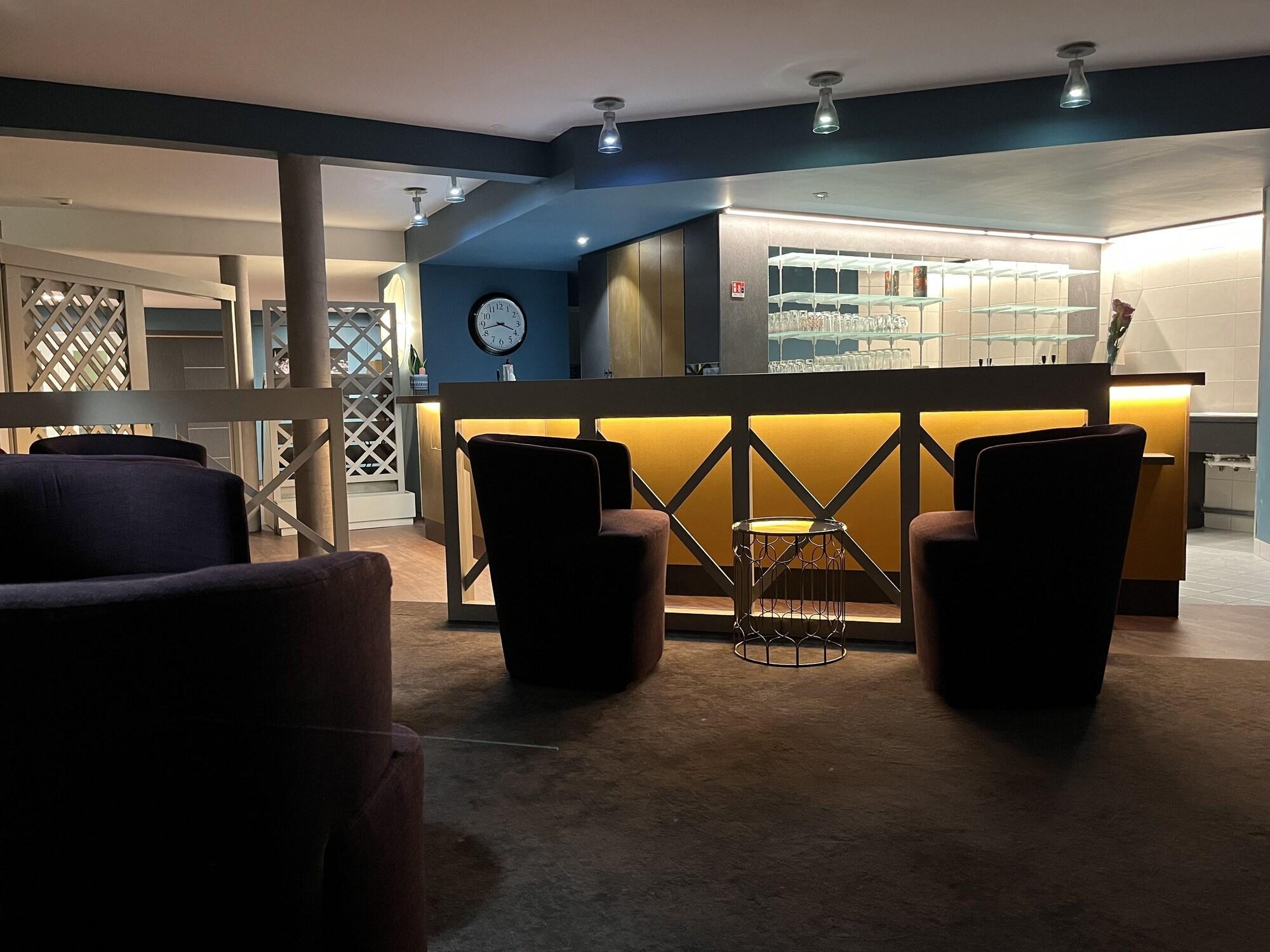 Vista Lobby Brit Hotel Le Vesoul