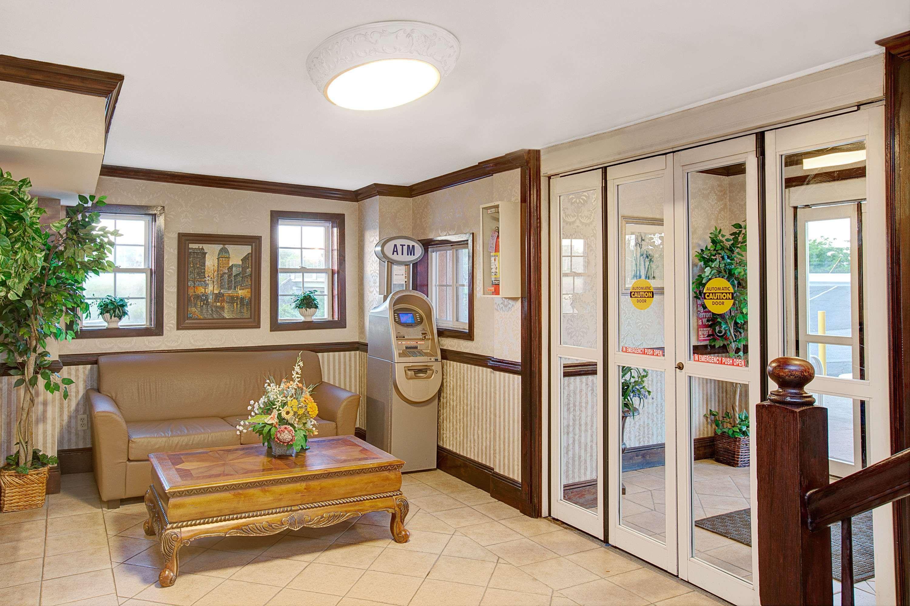 Vista Lobby Days Inn by Wyndham Ridgefield NJ