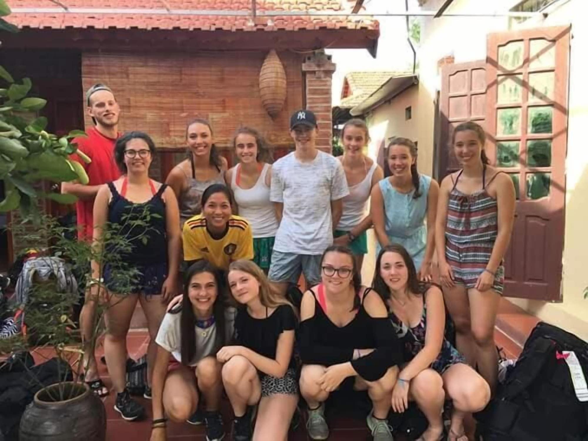 Varios Van Long Family Homestay