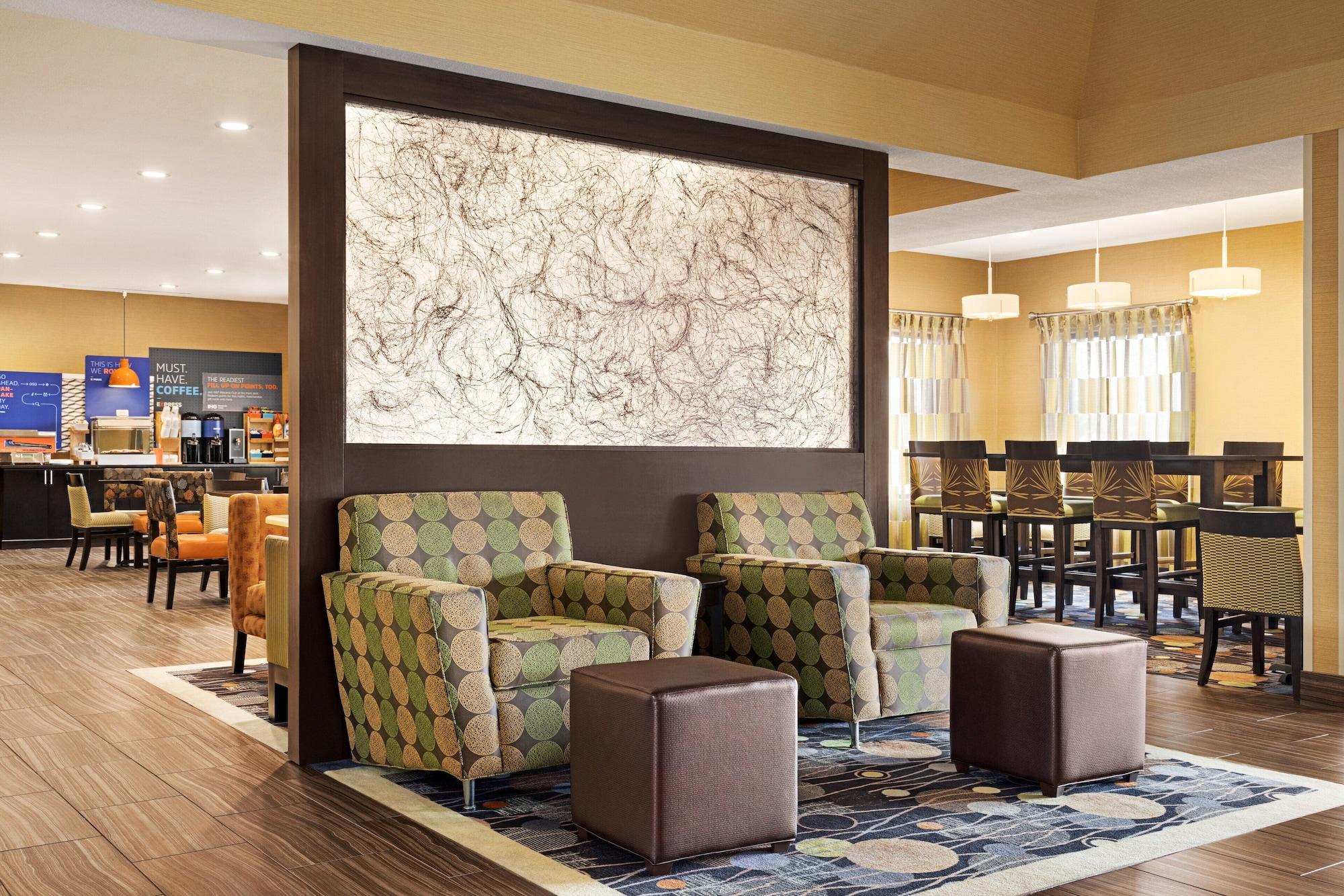 Vista Lobby Holiday Inn Express Hotel & Suites Edmond by IHG