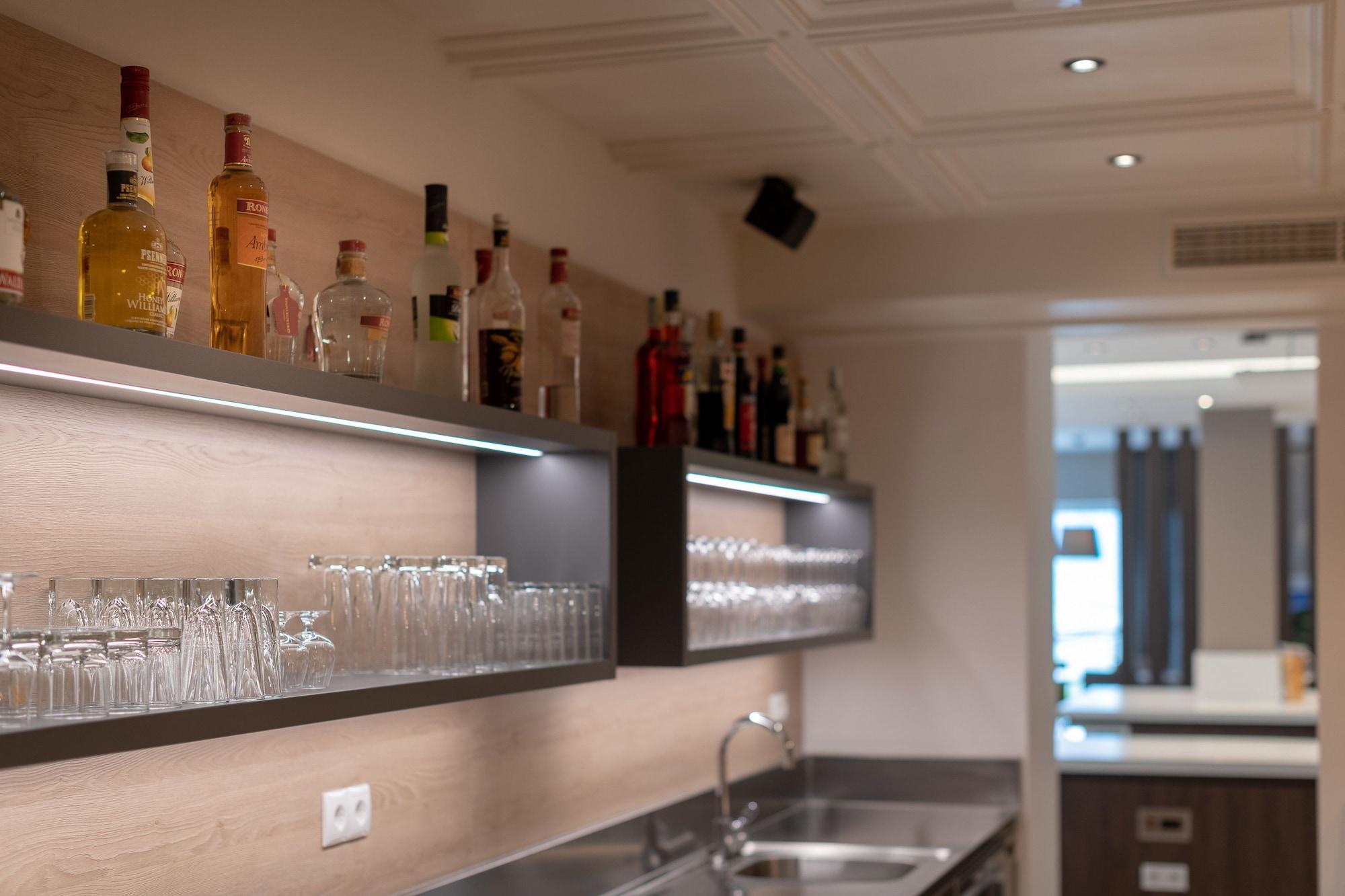 Bar/Salón Vineus