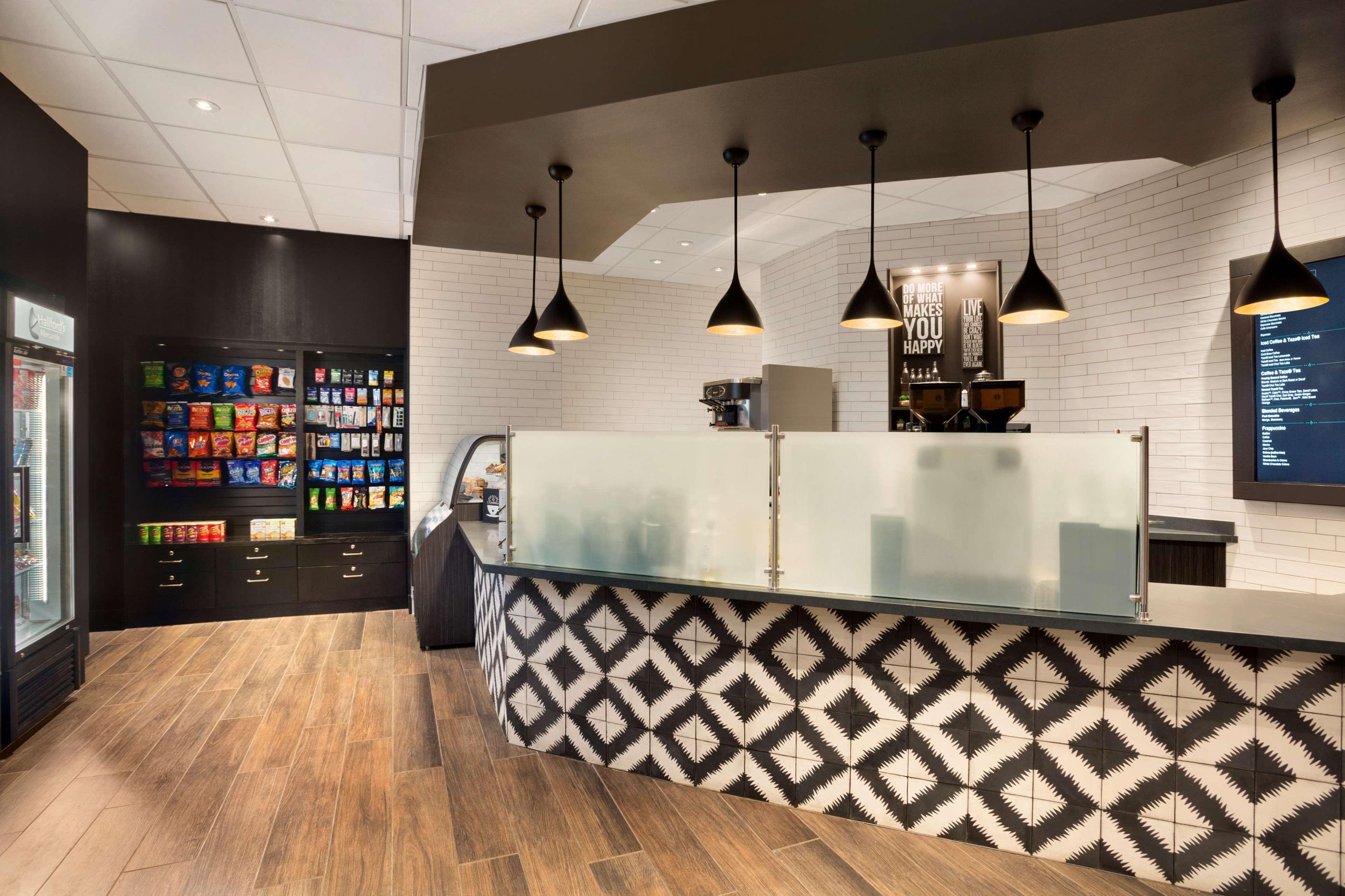 Restaurant Embassy Suites by Hilton Dallas DFW Airport North