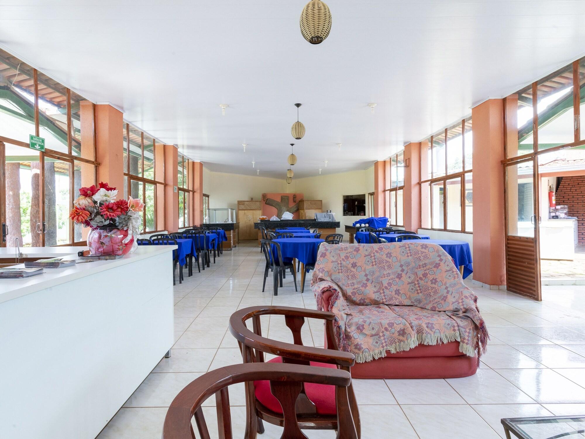 Restaurant OYO Pousada LN
