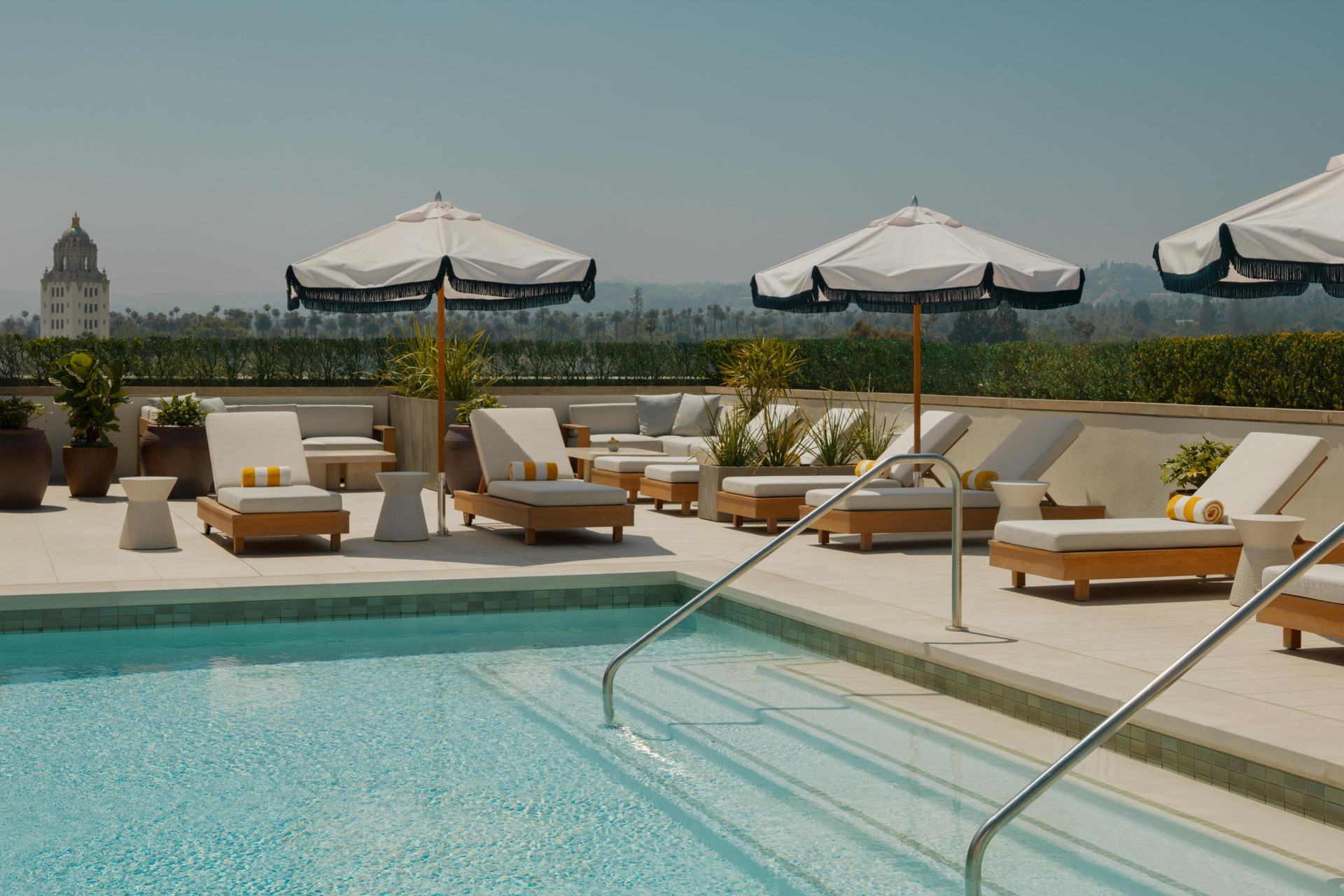 Vista Piscina L'Ermitage Beverly Hills