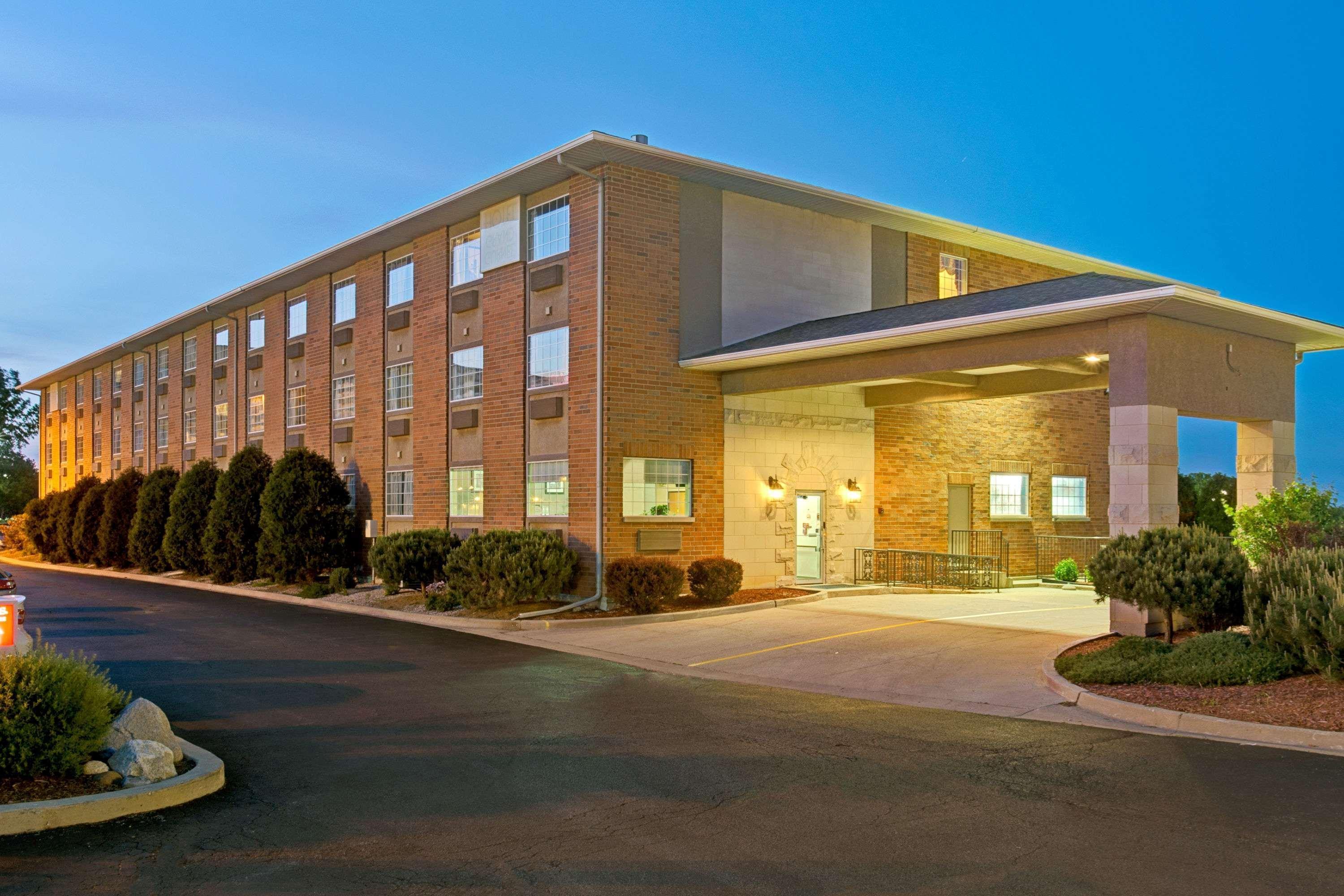 Vista Exterior Super 8 by Wyndham Gurnee
