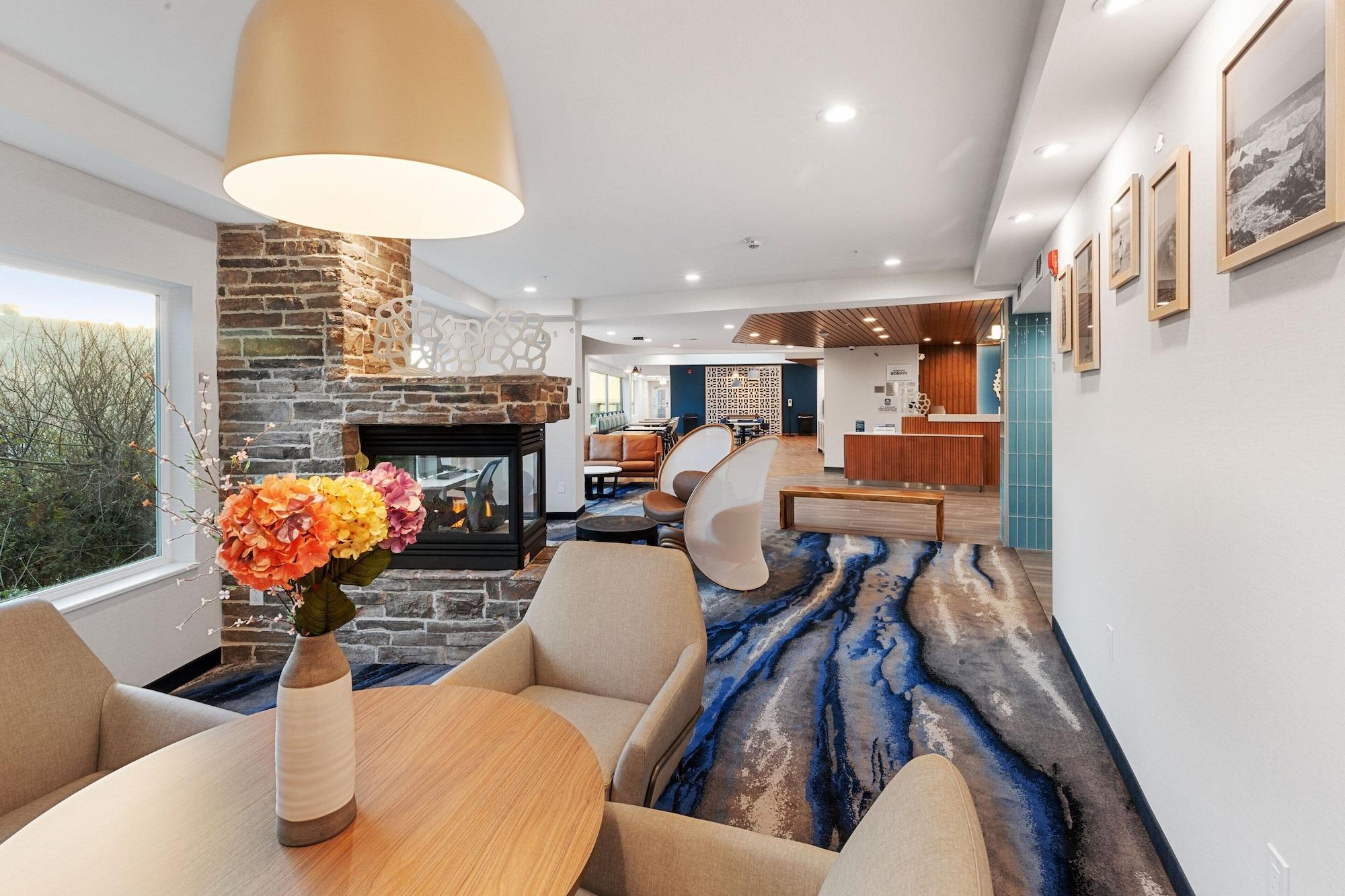 Vista Lobby Fairfield Inn & Suites by Marriott San Francisco Pacifica