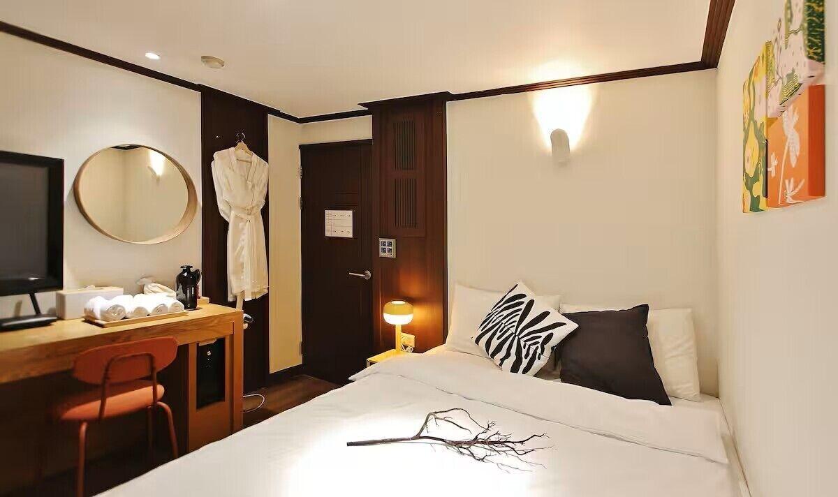 Varios Feeling Motel