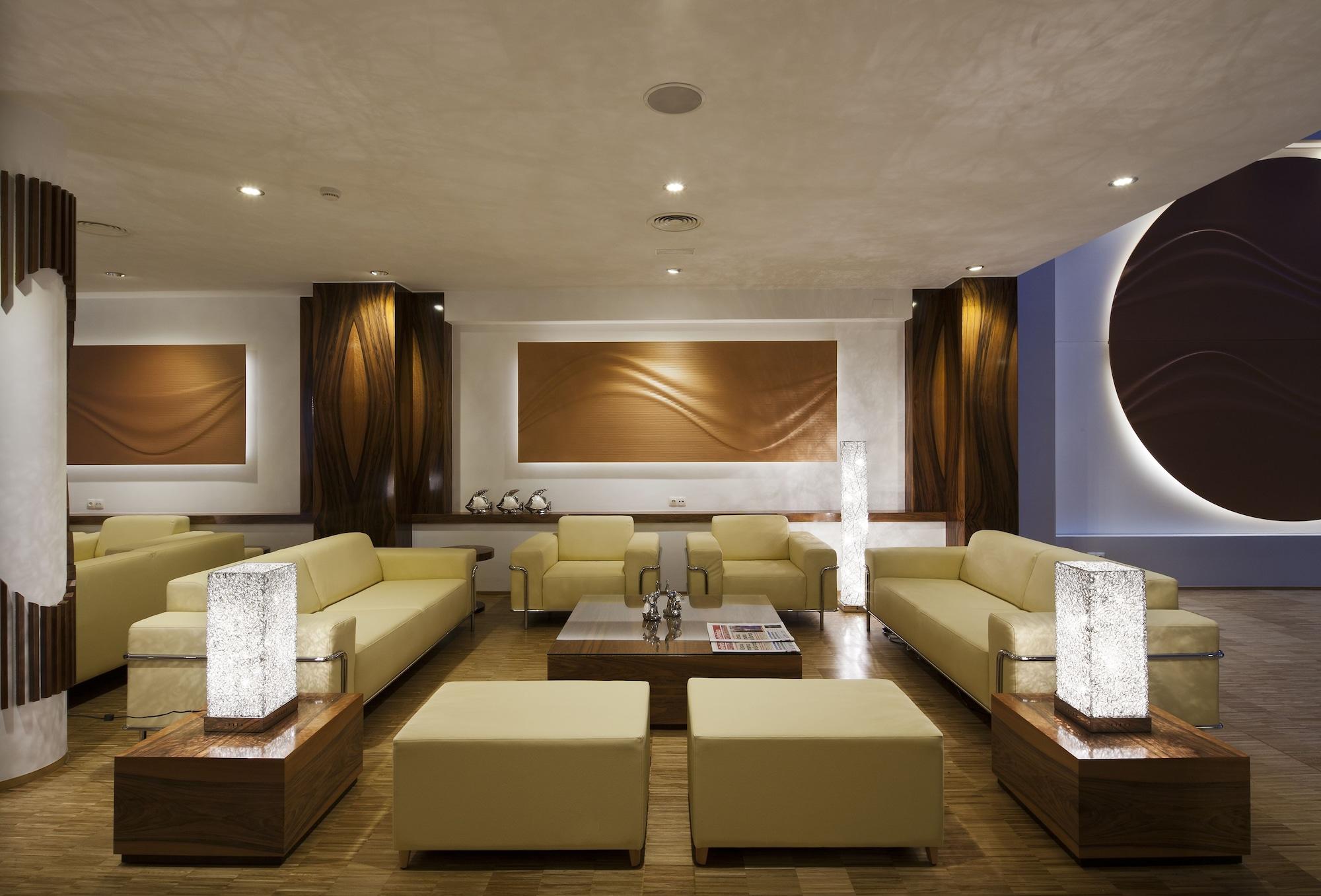 Vista Lobby Ako Suite