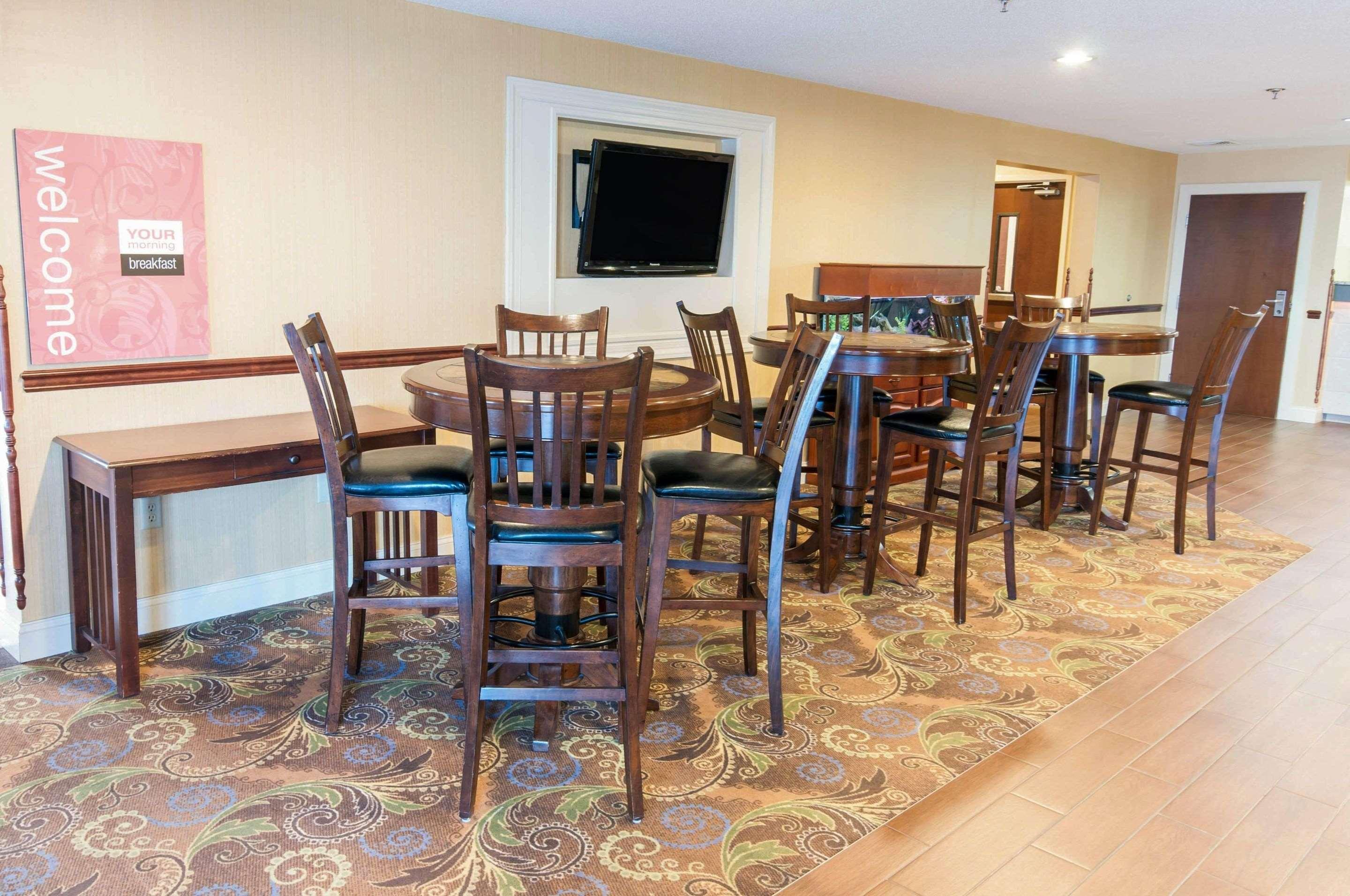 Vista Lobby Comfort Inn New Holland Amish Country